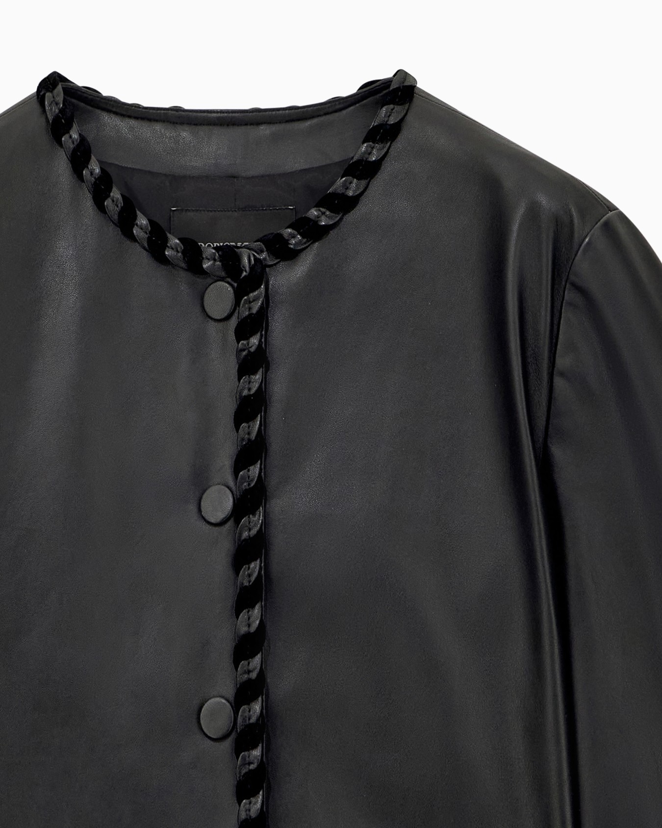 Veste courte en cuir boutonnée avec bordure tressée Diapositive 2