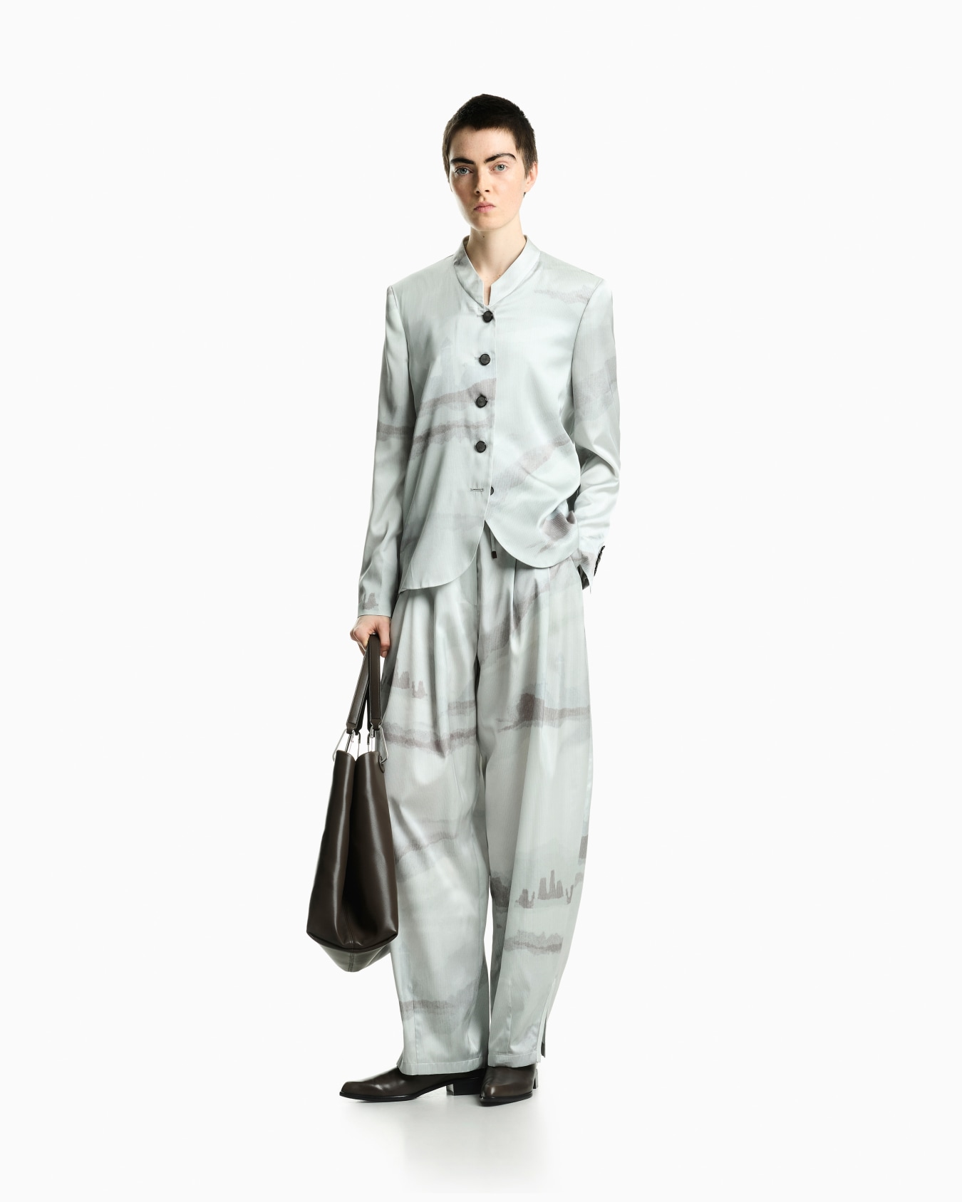 Trousers with landscape print and pleated high waist and wide leg Slide 1