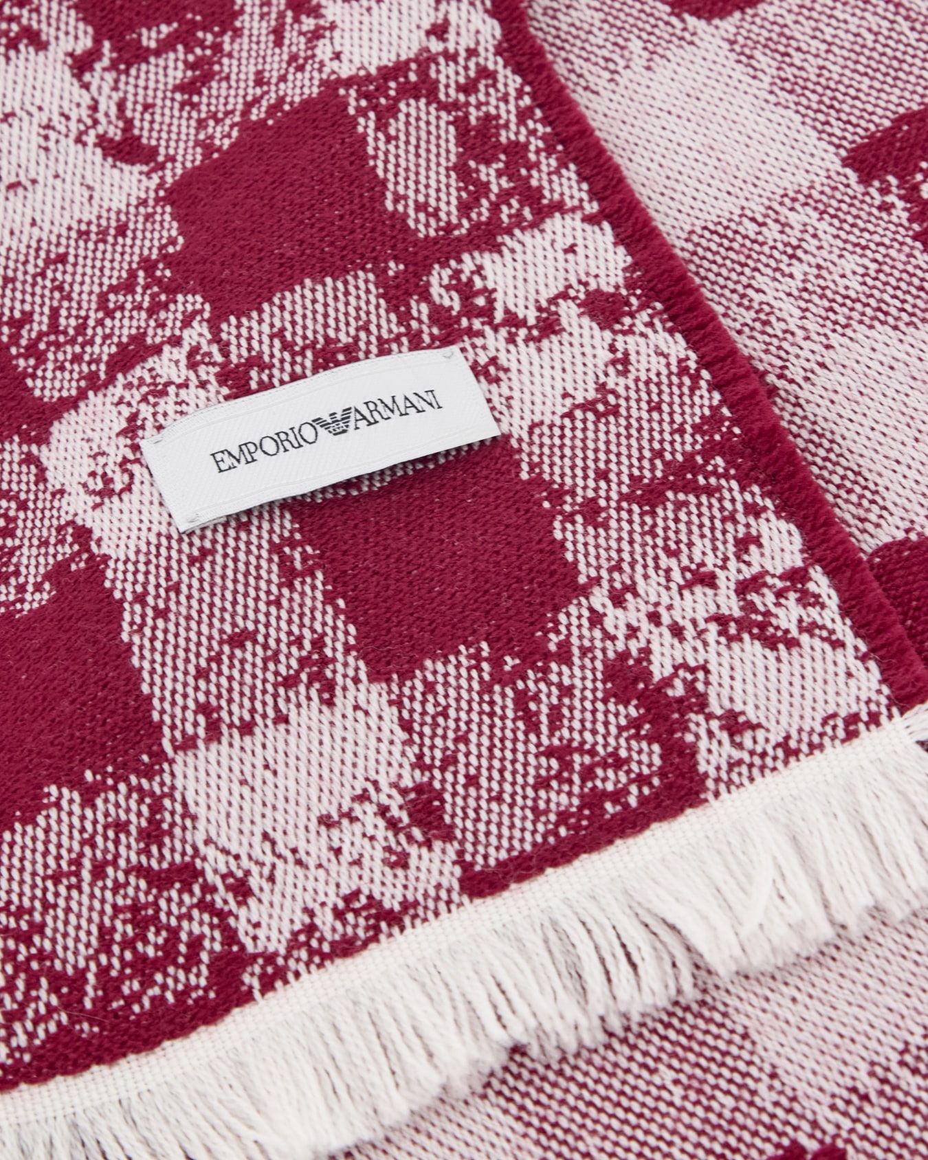 Vichy jacquard wool scarf with fringed edges Slide 1