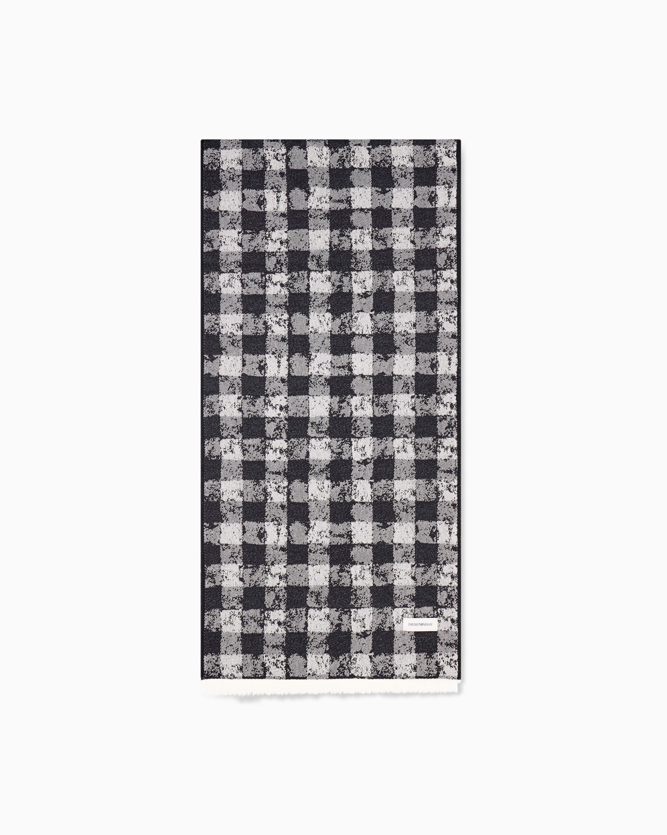 Vichy jacquard wool scarf with fringed edges Slide 0