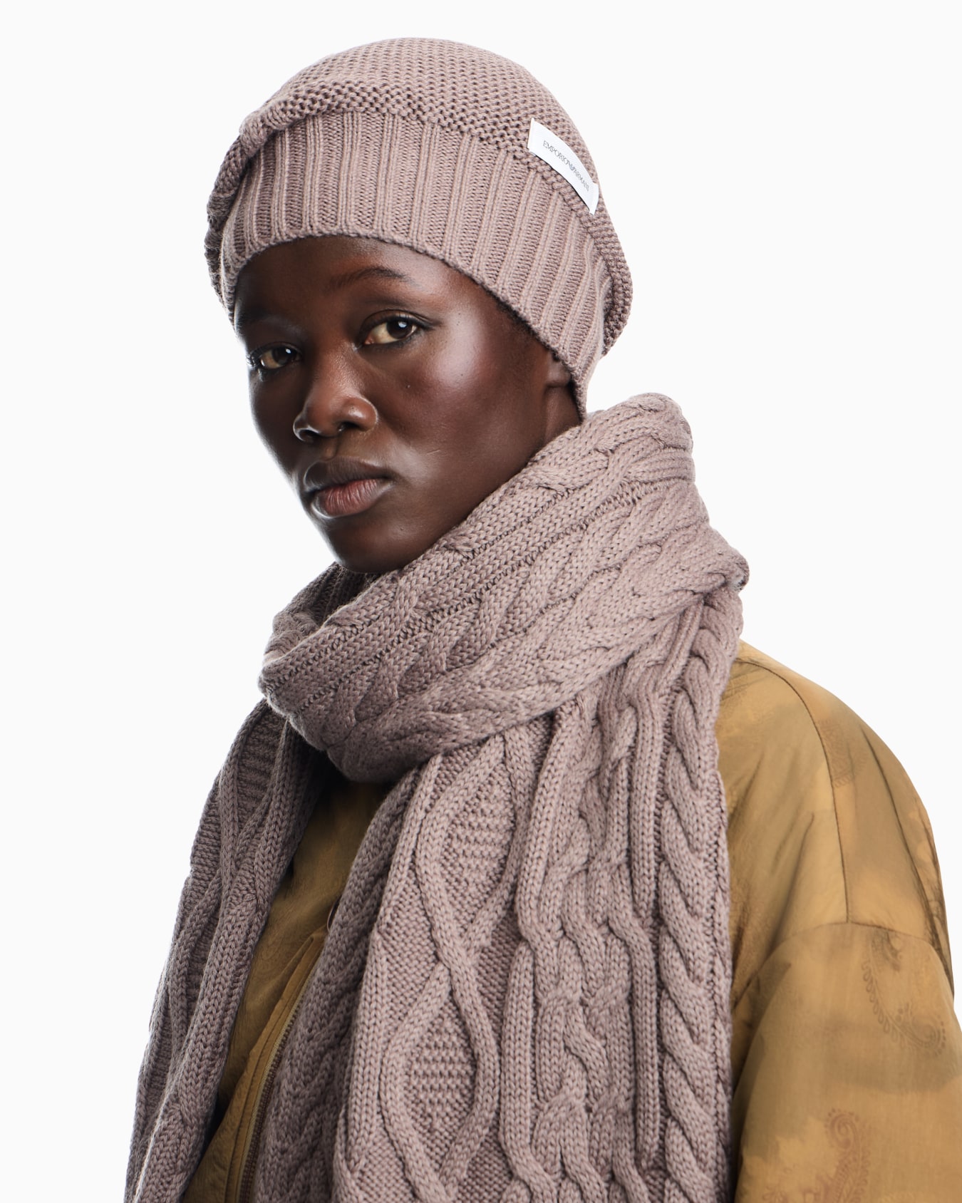 Virgin wool cable knit beanie with a ribbed bottom Slide 2