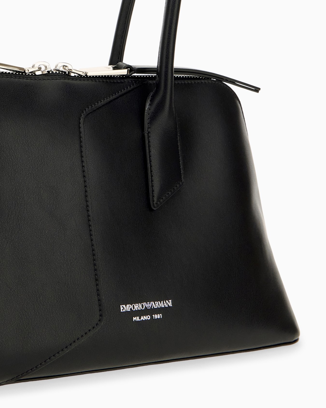Handbag in smooth leather with top handles and a zip closure Slide 4