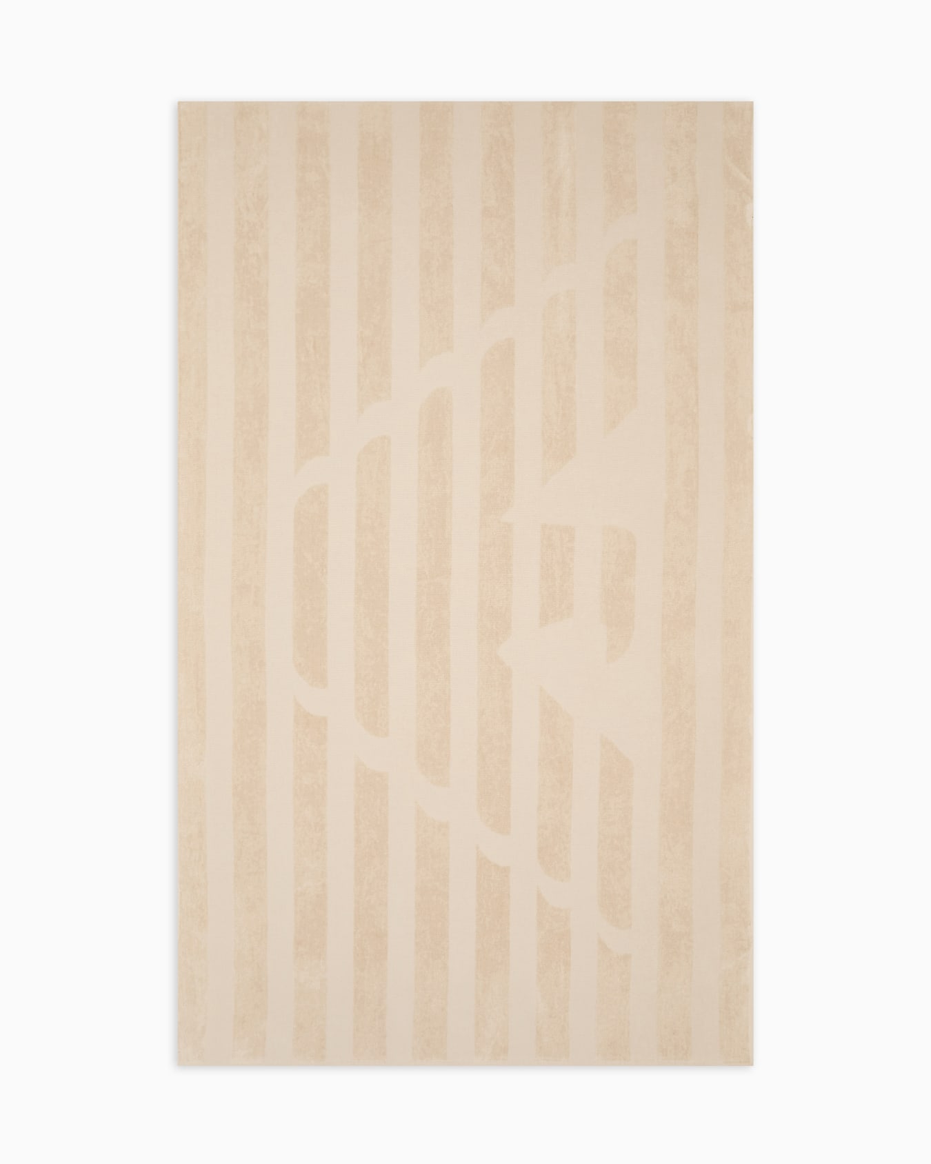 Terrycloth beach towel with oversized eagle Slide 0