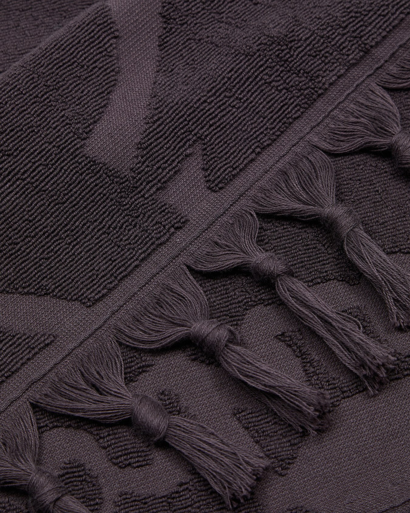 Foliage-print jacquard beach towel Slide 1