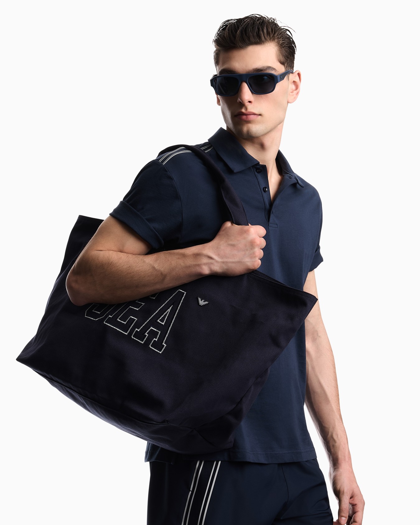 Beachwear shopper bag in canvas with sea embroidery Slide 6