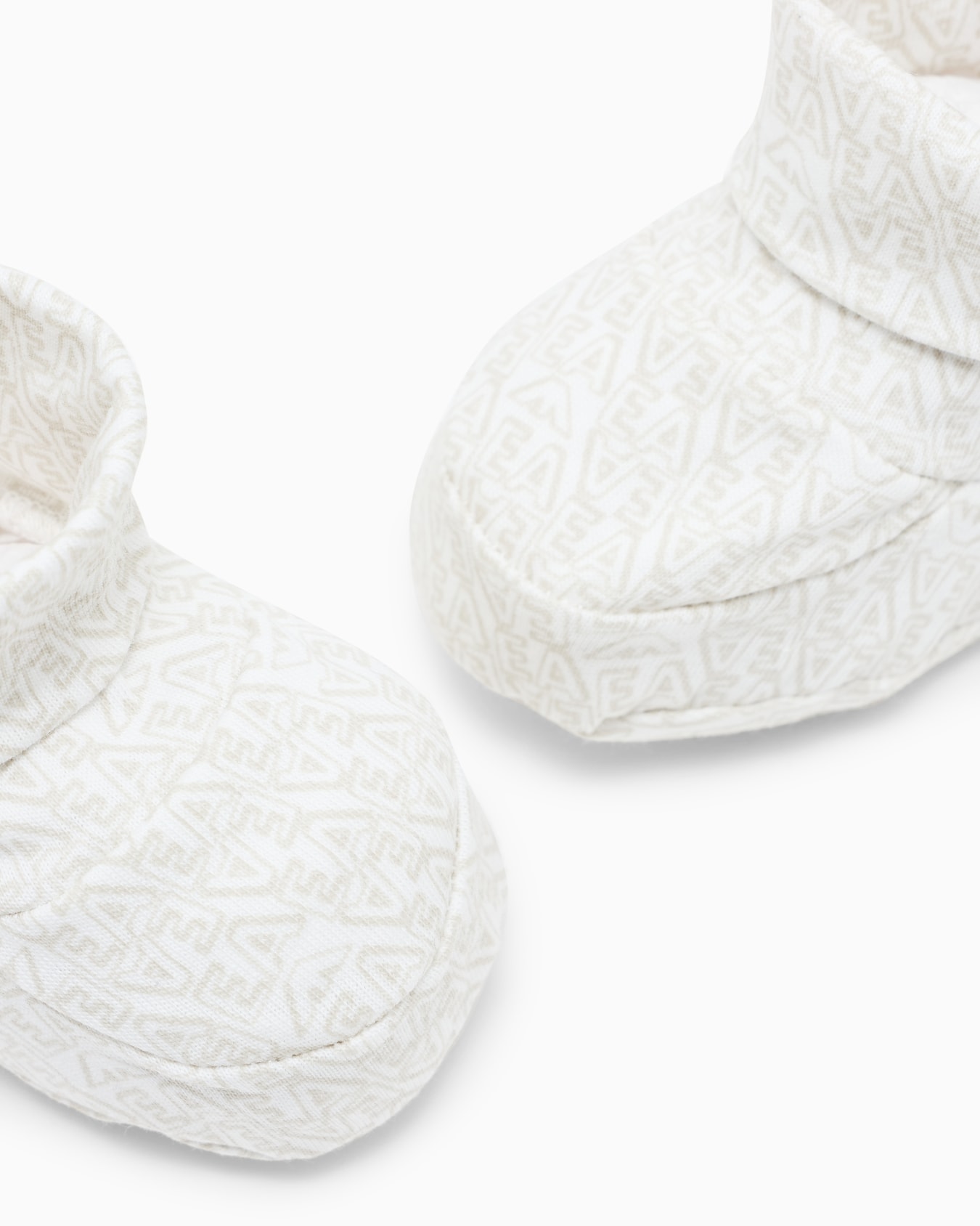 Babyschuhe aus Jersey mit Allover-EA-Print Folie 1