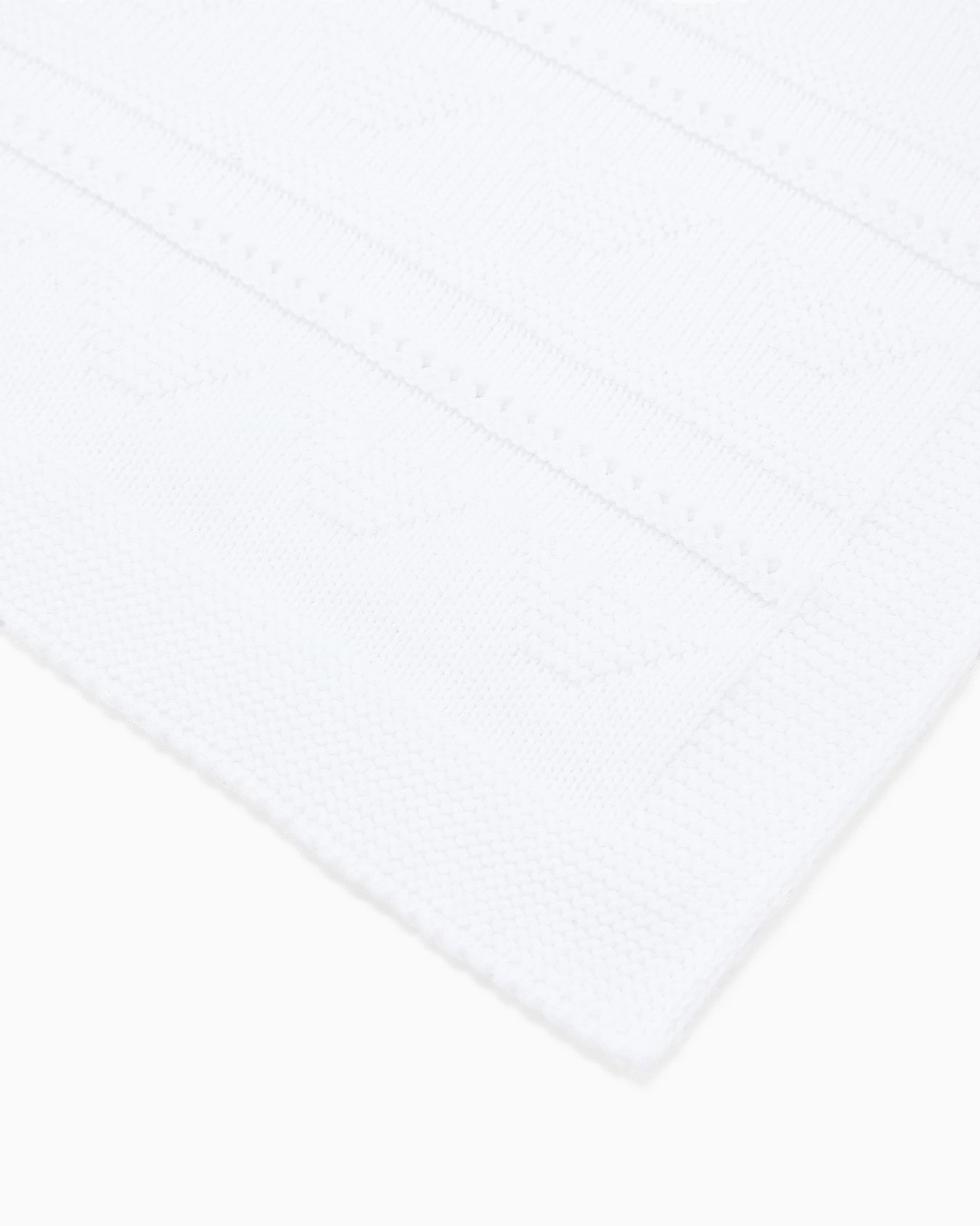 Embossed jacquard knit blanket Slide 1