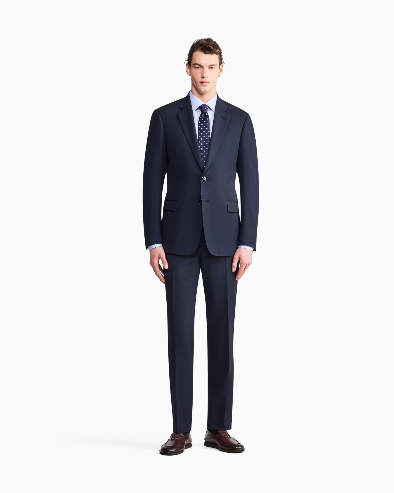 Single-breasted Soft line suit in virgin wool Slide 1
