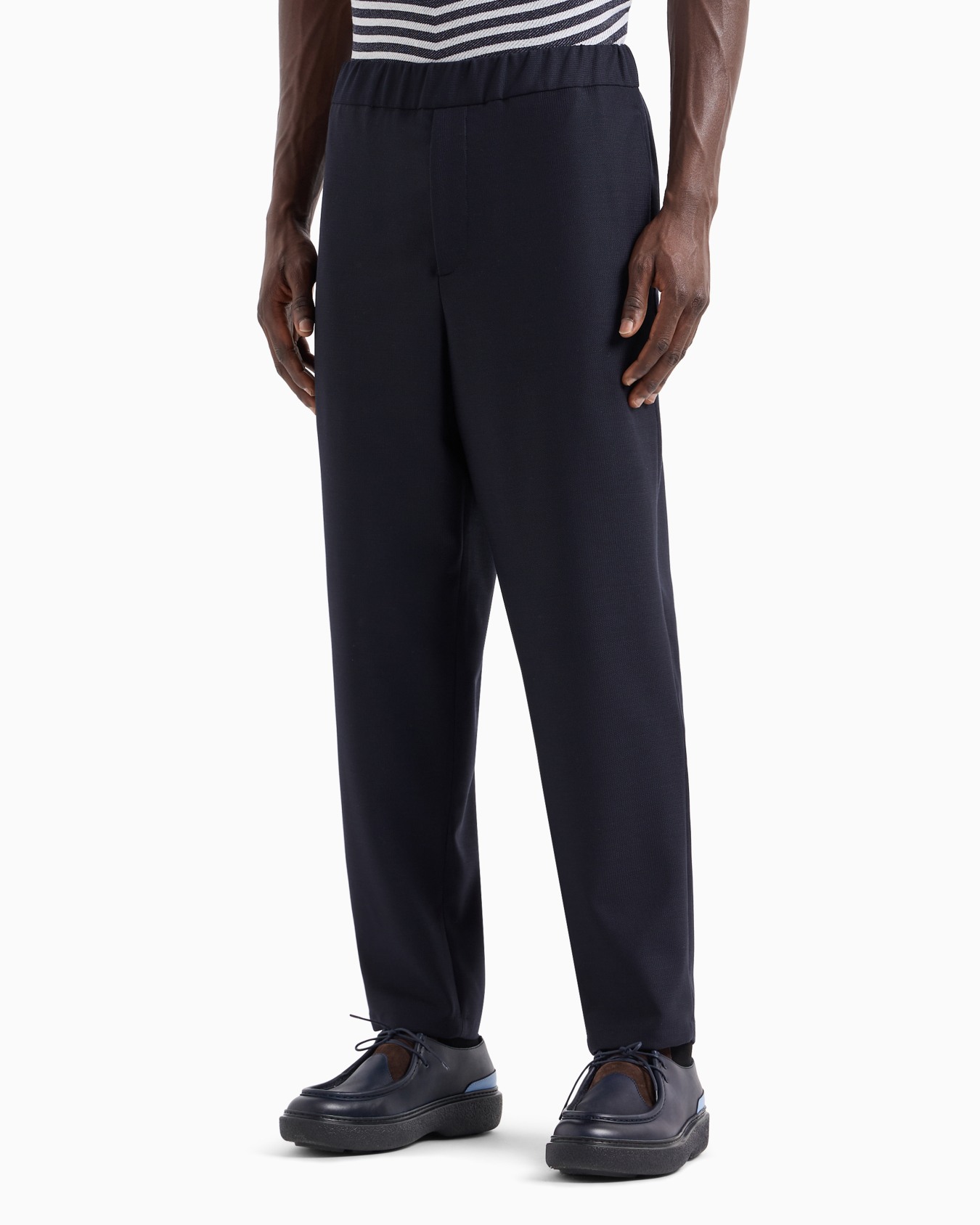 Pantalon sans pince en tissu gaufré technique Diapositive 1