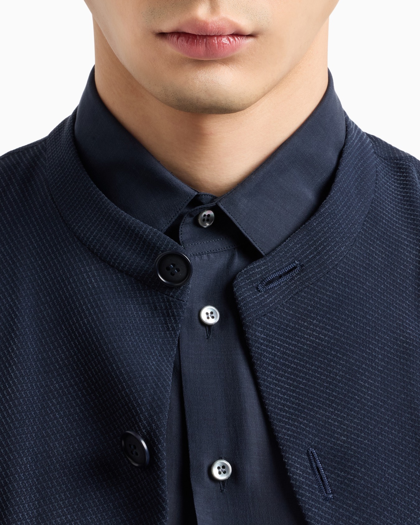 Camisa regular fit de seda lavada Diapositiva 4