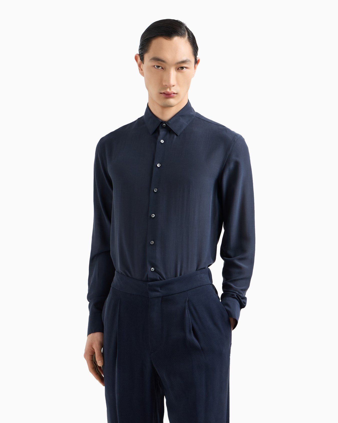 Regular-fit washed silk shirt Slide 3