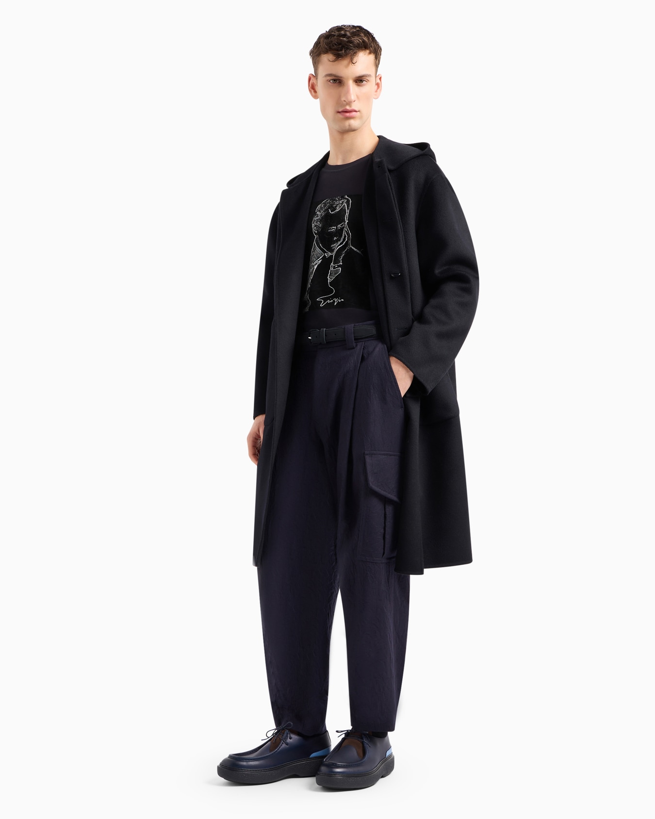 Single-pleat, crinkle wool flannel cargo trousers Slide 4