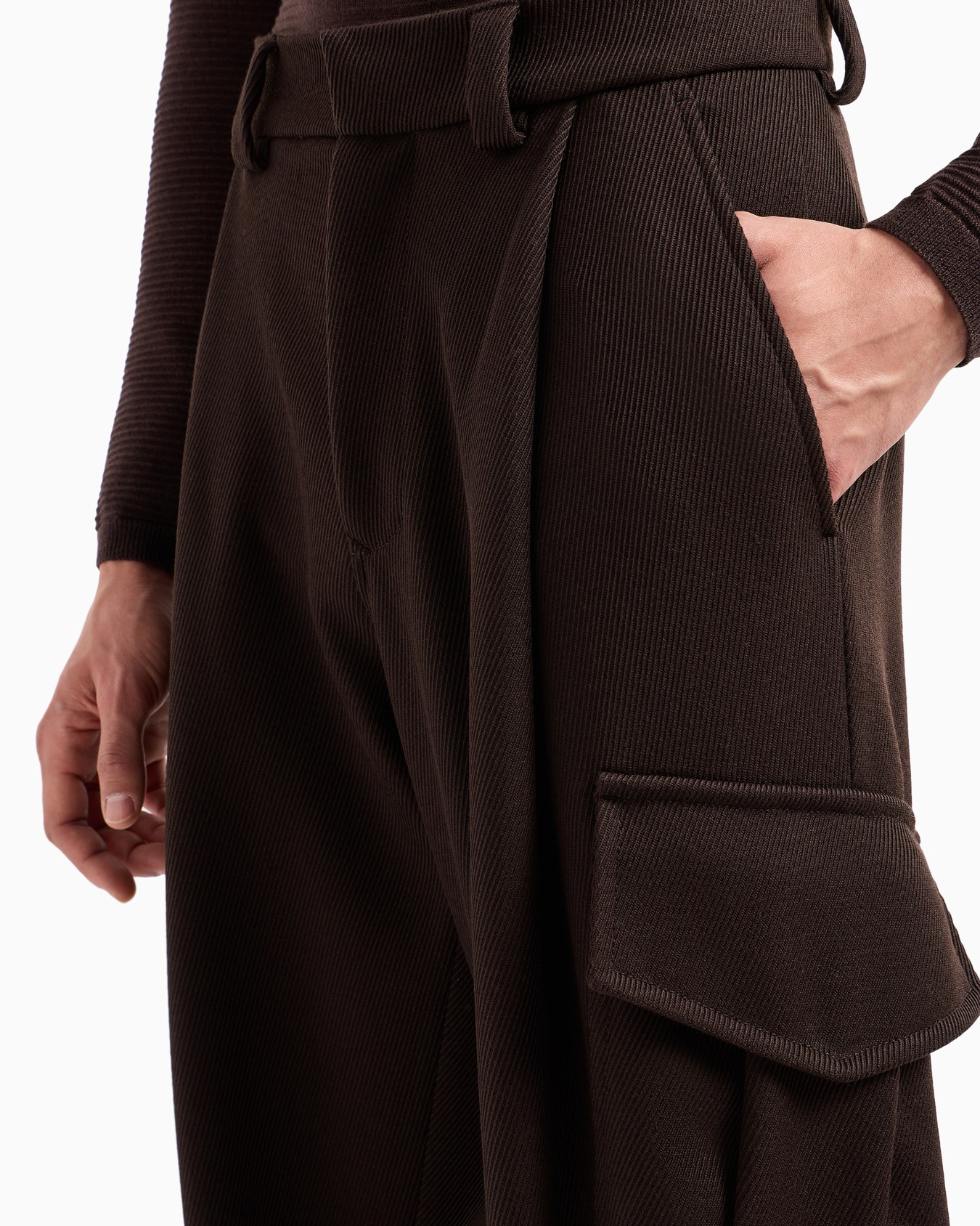 Single-pleat virgin wool cargo trousers Slide 5
