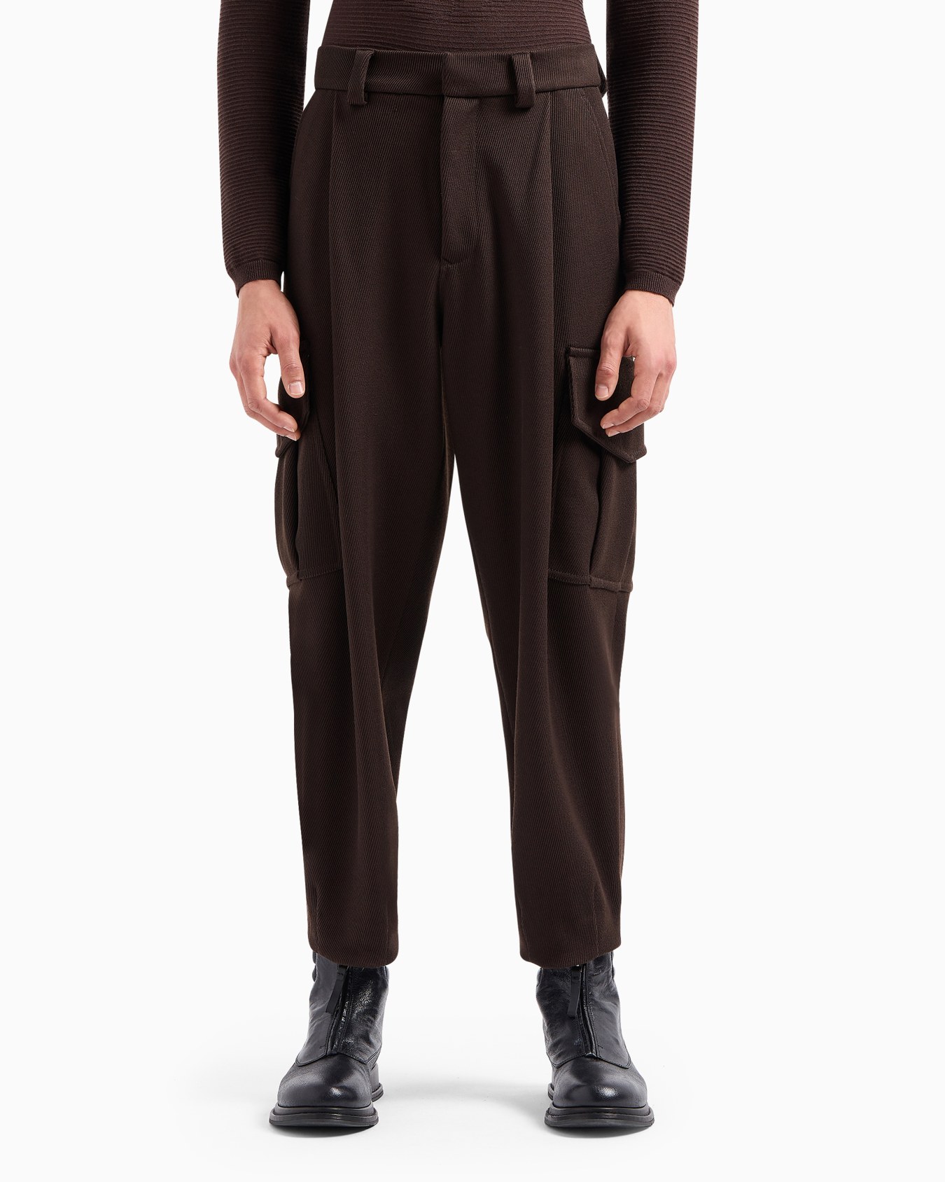 Single-pleat virgin wool cargo trousers Slide 2