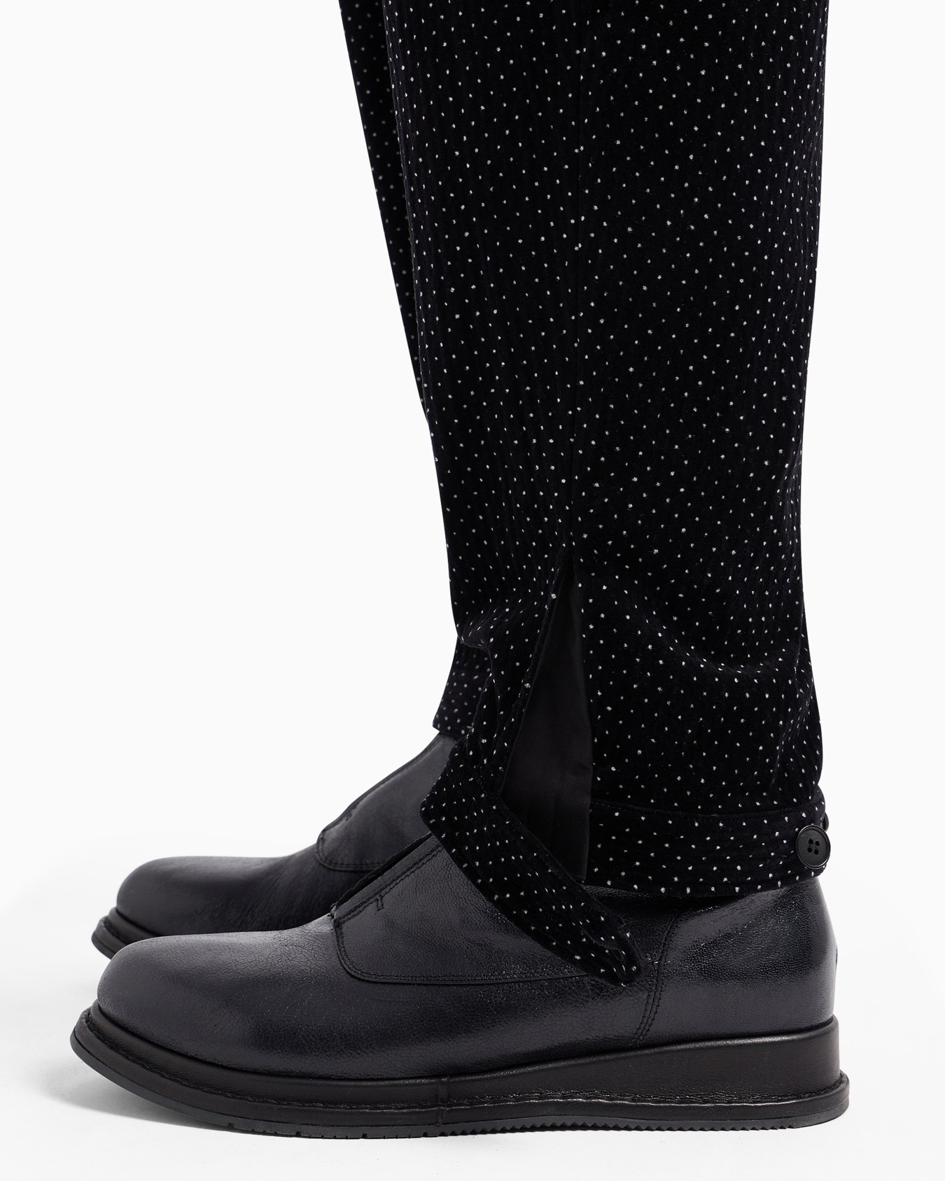 Hose mit einer Bundfalte, gefertigt aus Seersucker-Samt mit Punkte-Muster Folie 5