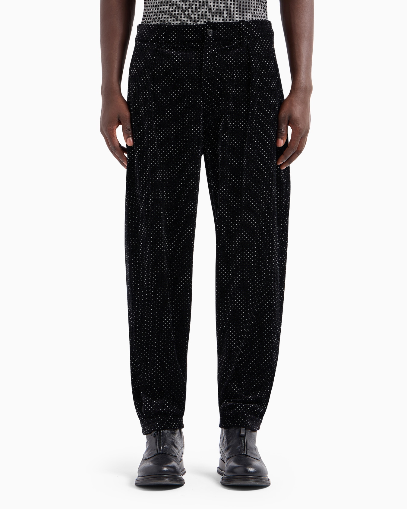 Hose mit einer Bundfalte, gefertigt aus Seersucker-Samt mit Punkte-Muster Folie 2