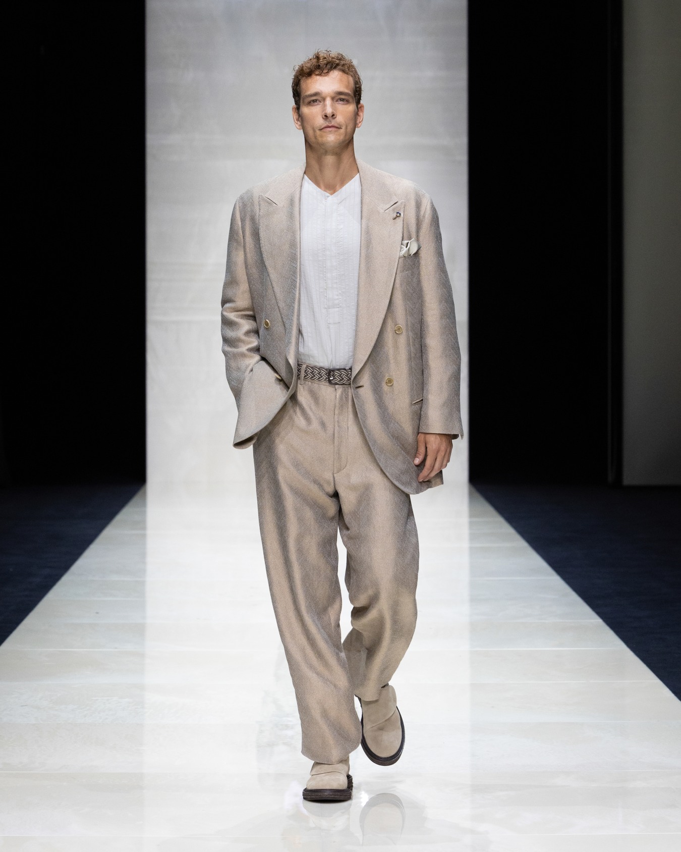Flat-front trousers in viscose, linen and silk jacquard Slide 7