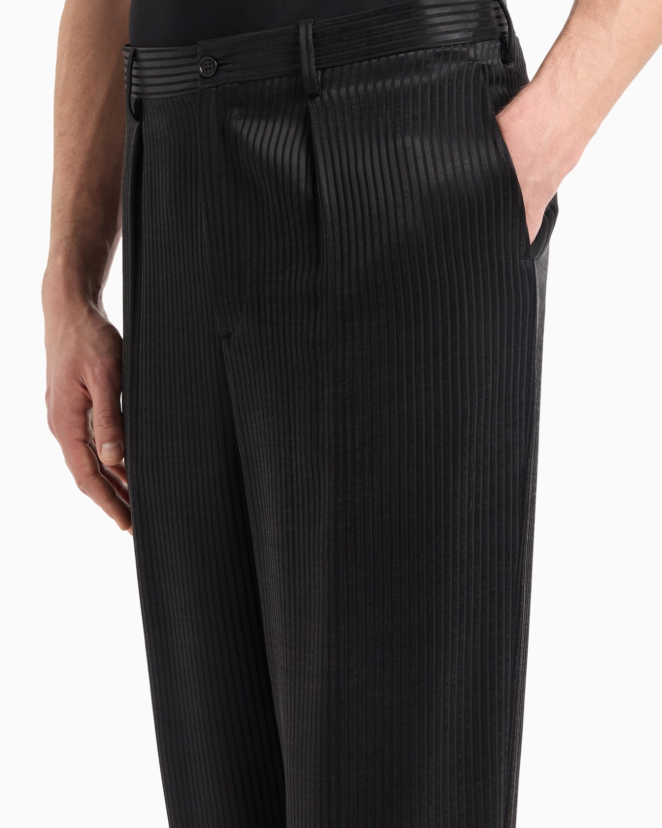 Hose mit einer Bundfalte aus geripptem Cupro Folie 4