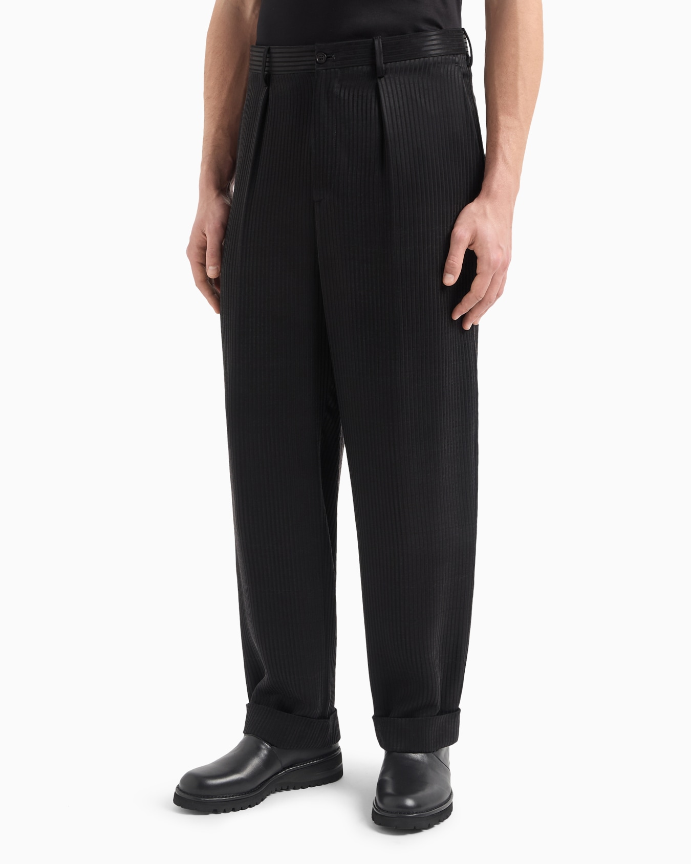 Hose mit einer Bundfalte aus geripptem Cupro Folie 1