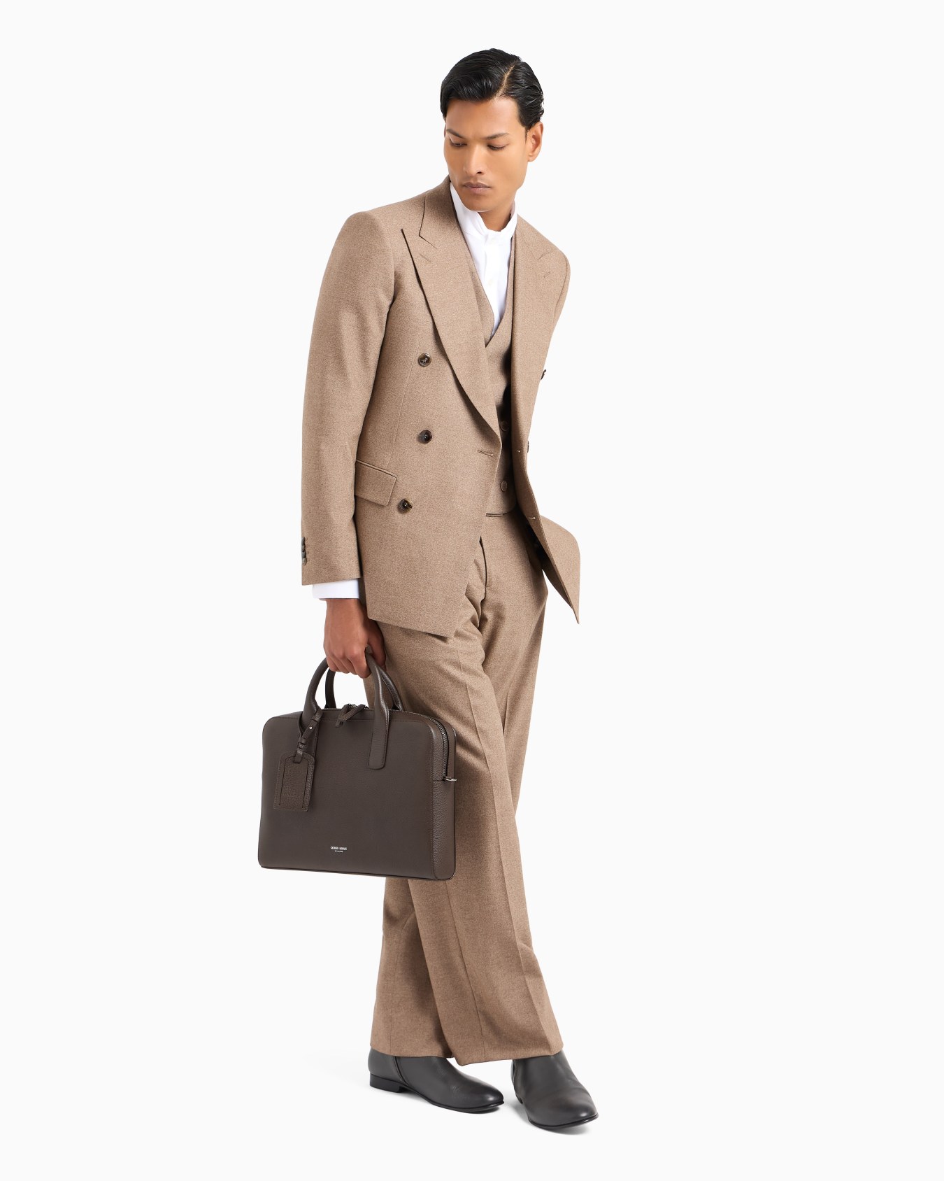 Camisa regular fit en sarga de seda Diapositiva 3