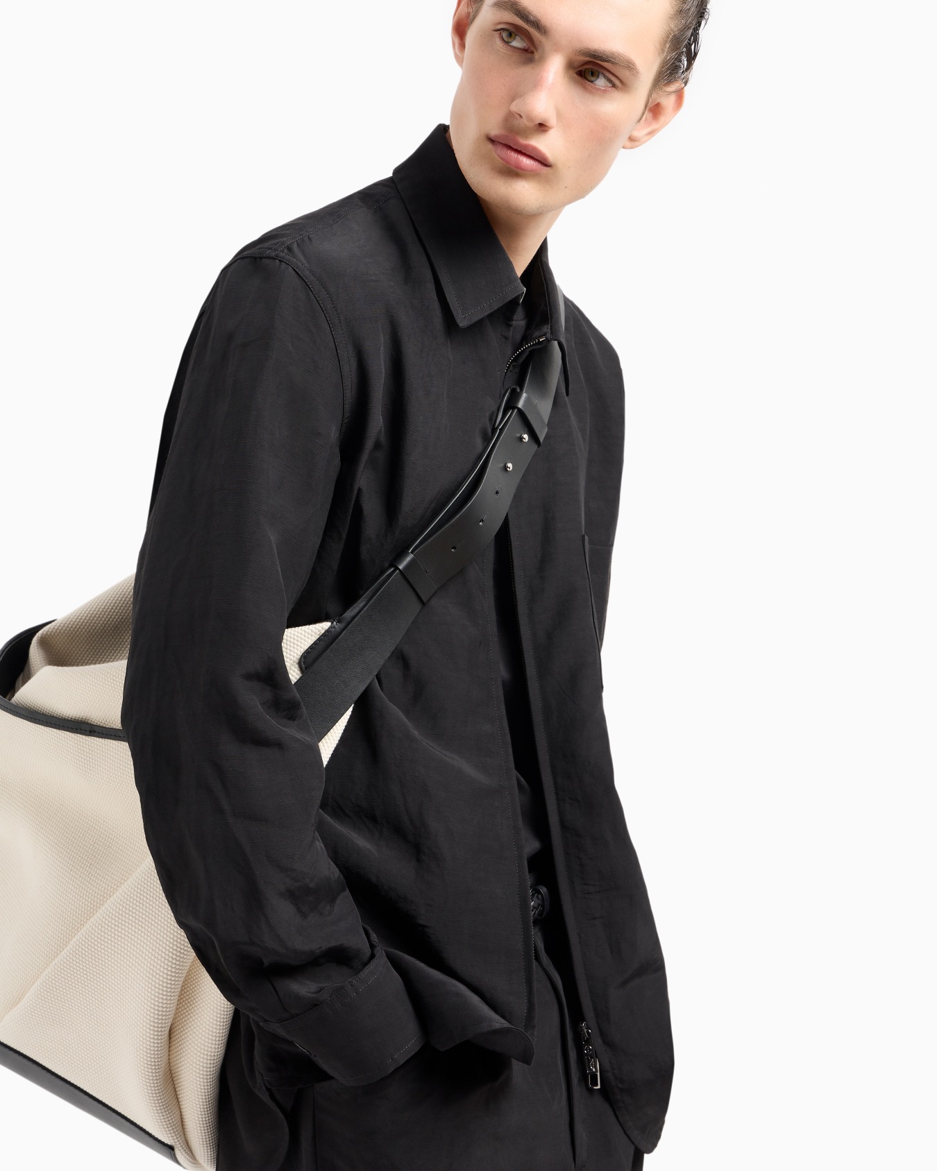 Viscose and linen canvas shirt jacket with zip Slide 6