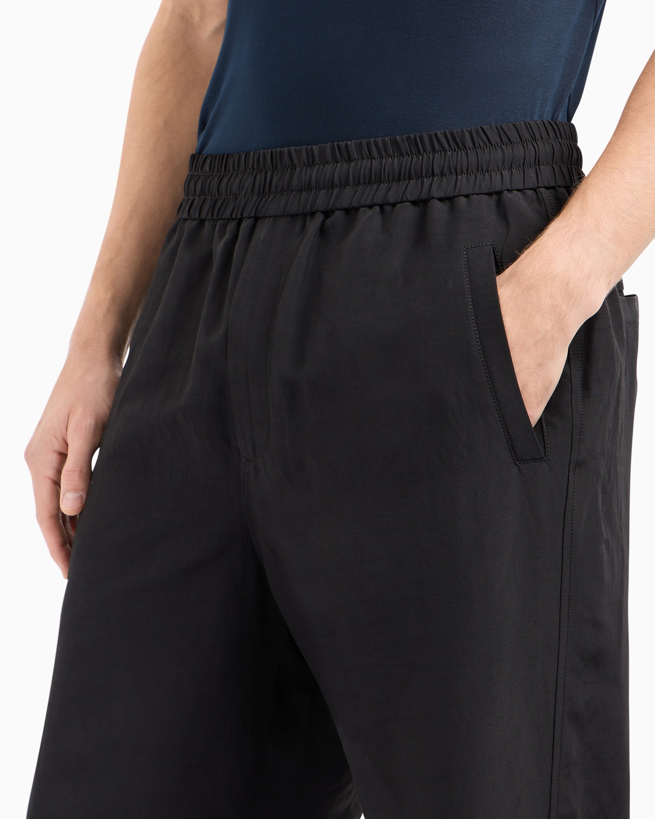 Viscose and linen canvas Bermuda shorts Slide 5