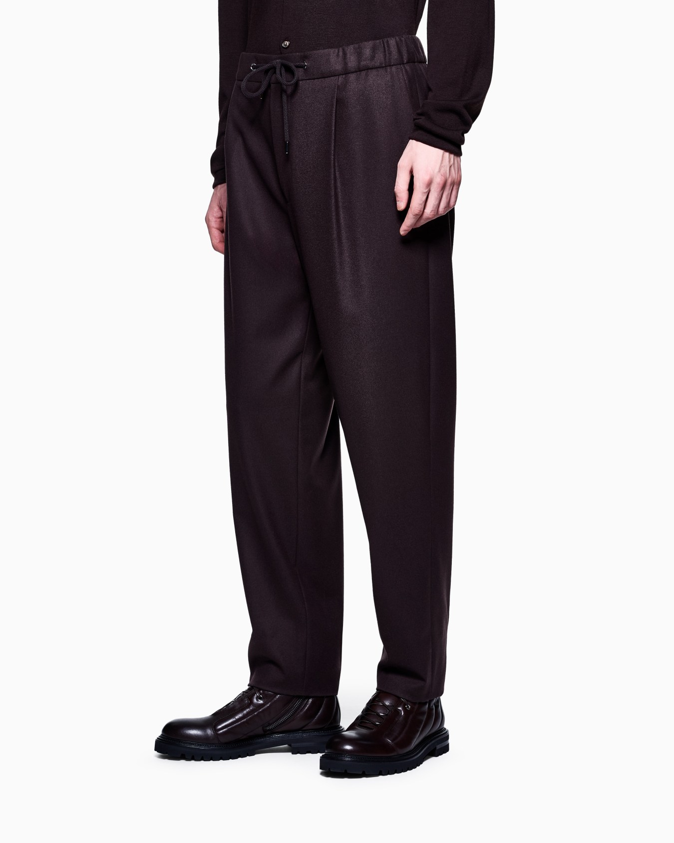 Single-pleat cashmere drap trousers Slide 3