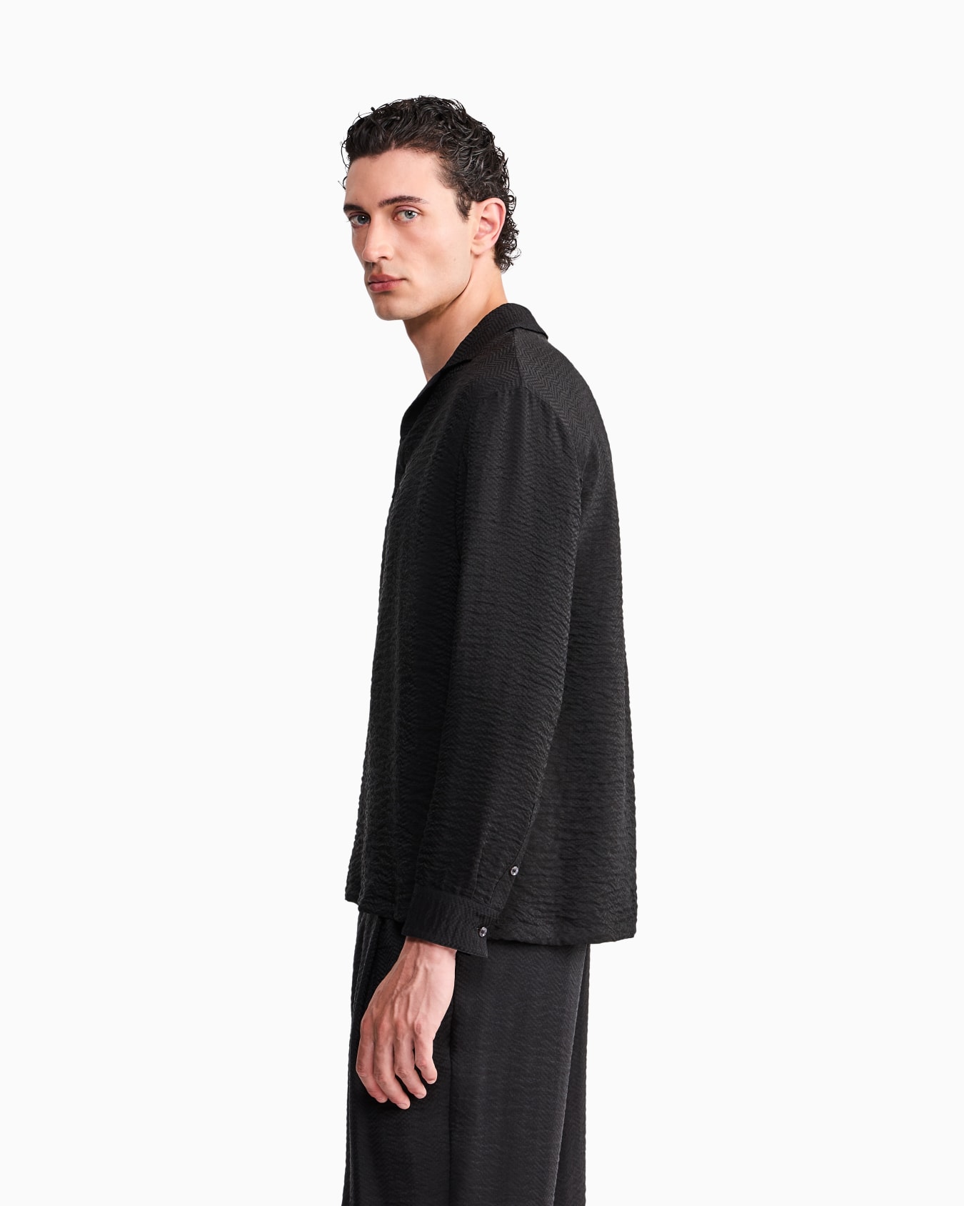 Oversized shirt in cupro with micro jacquard chevron Slide 7