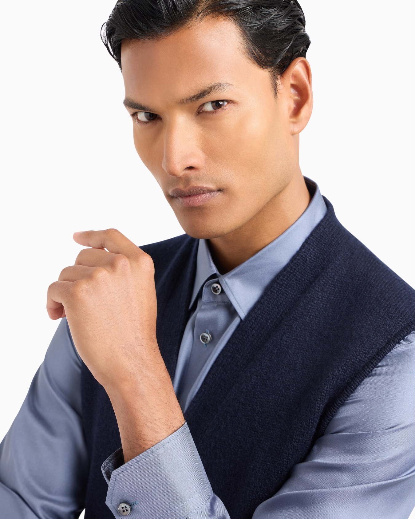 Single-breasted cashmere knit waistcoat Slide 4