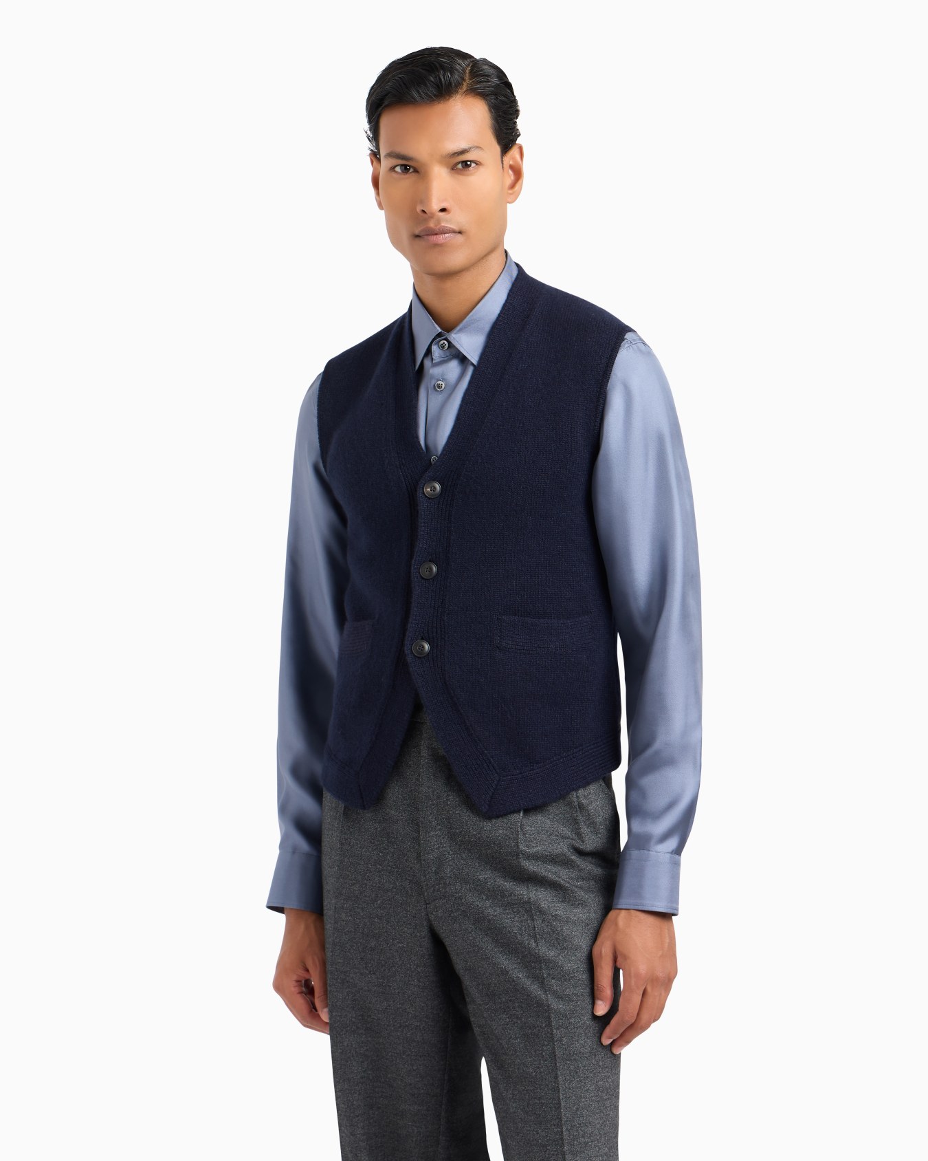 Single-breasted cashmere knit waistcoat Slide 1