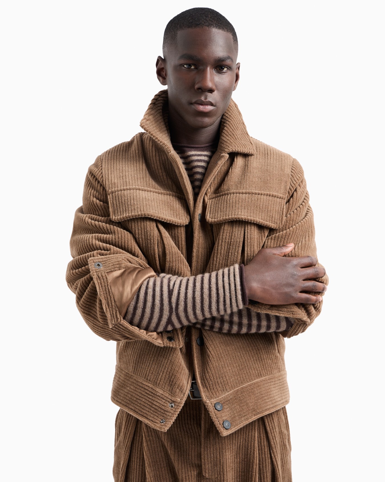 Pullover mit Rundhalsausschnitt aus Schurwolle, Kaschmir und Bouclé-Seide Folie 6