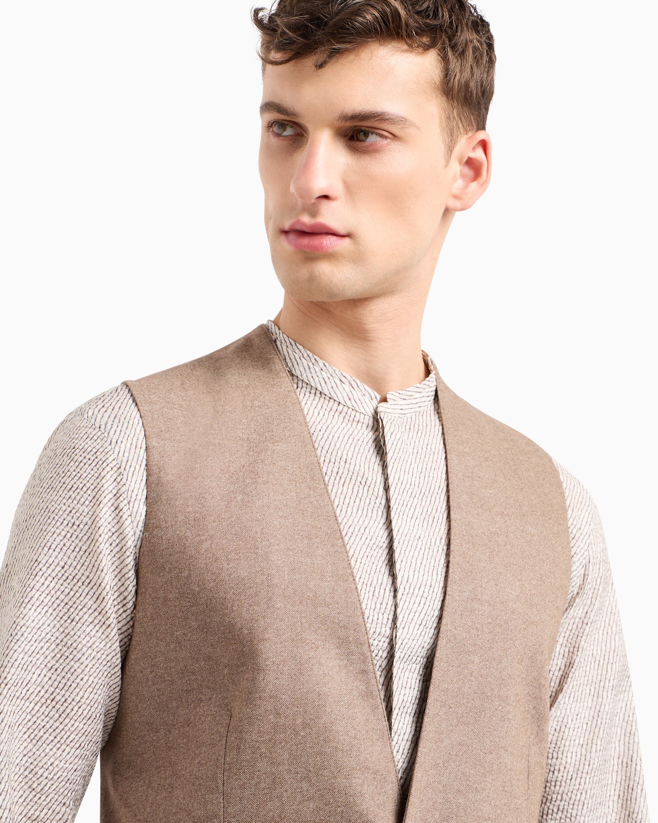 Single-breasted waistcoat in a wool and viscose canneté Slide 5