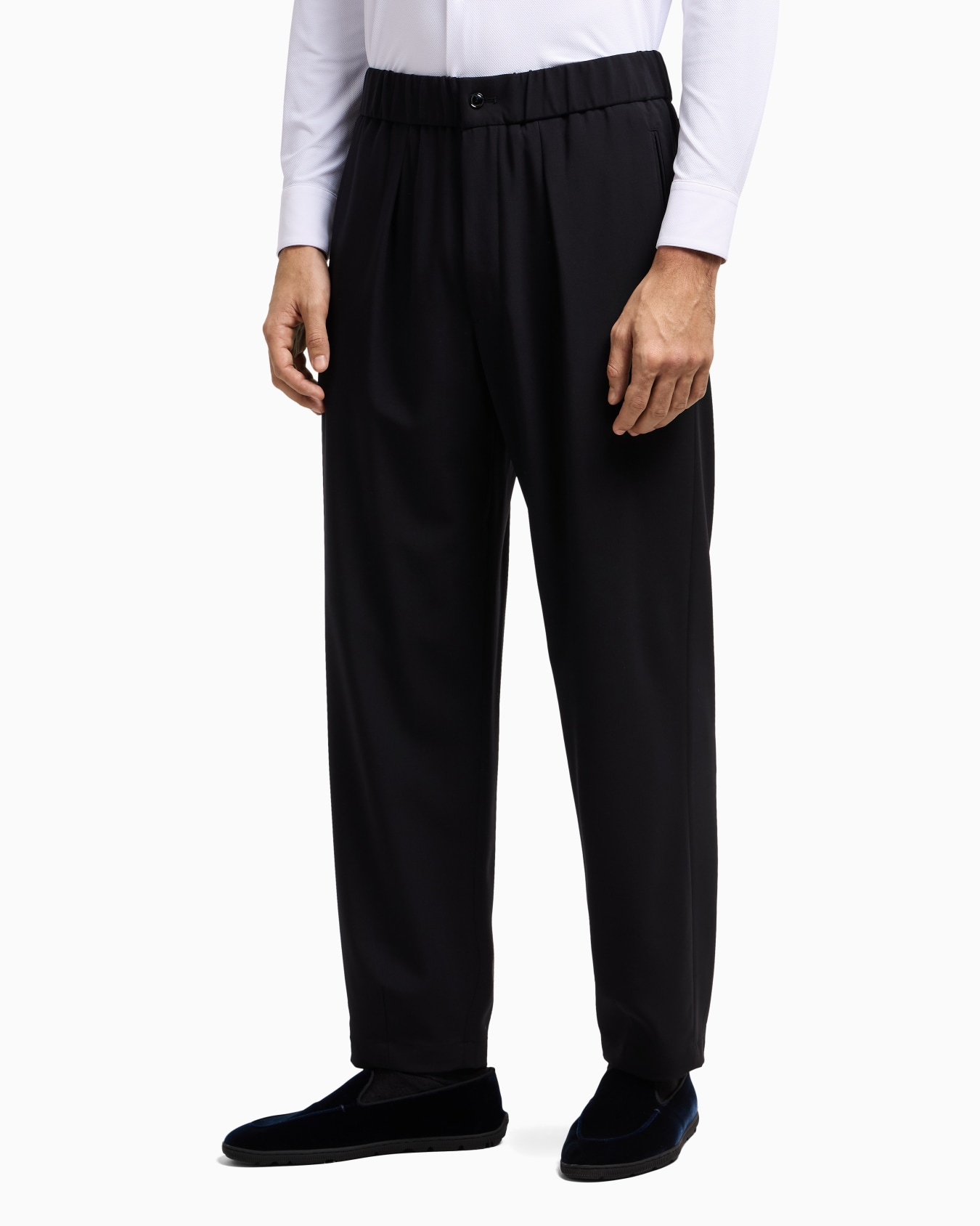 Single-pleat, pure virgin wool crêpe trousers Slide 4