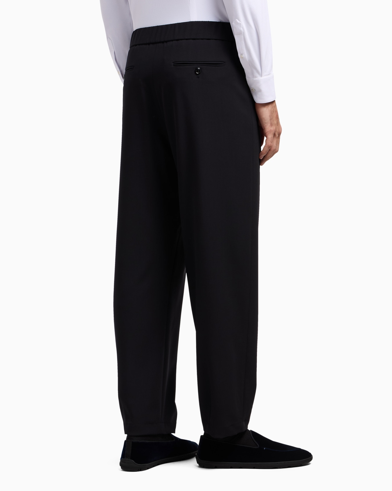 Single-pleat, pure virgin wool crêpe trousers Slide 3