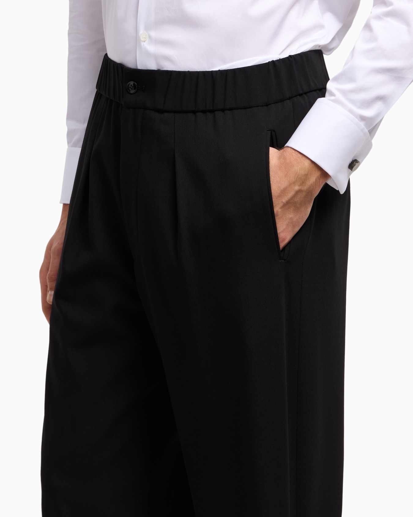 Single-pleat, pure virgin wool crêpe trousers Slide 5
