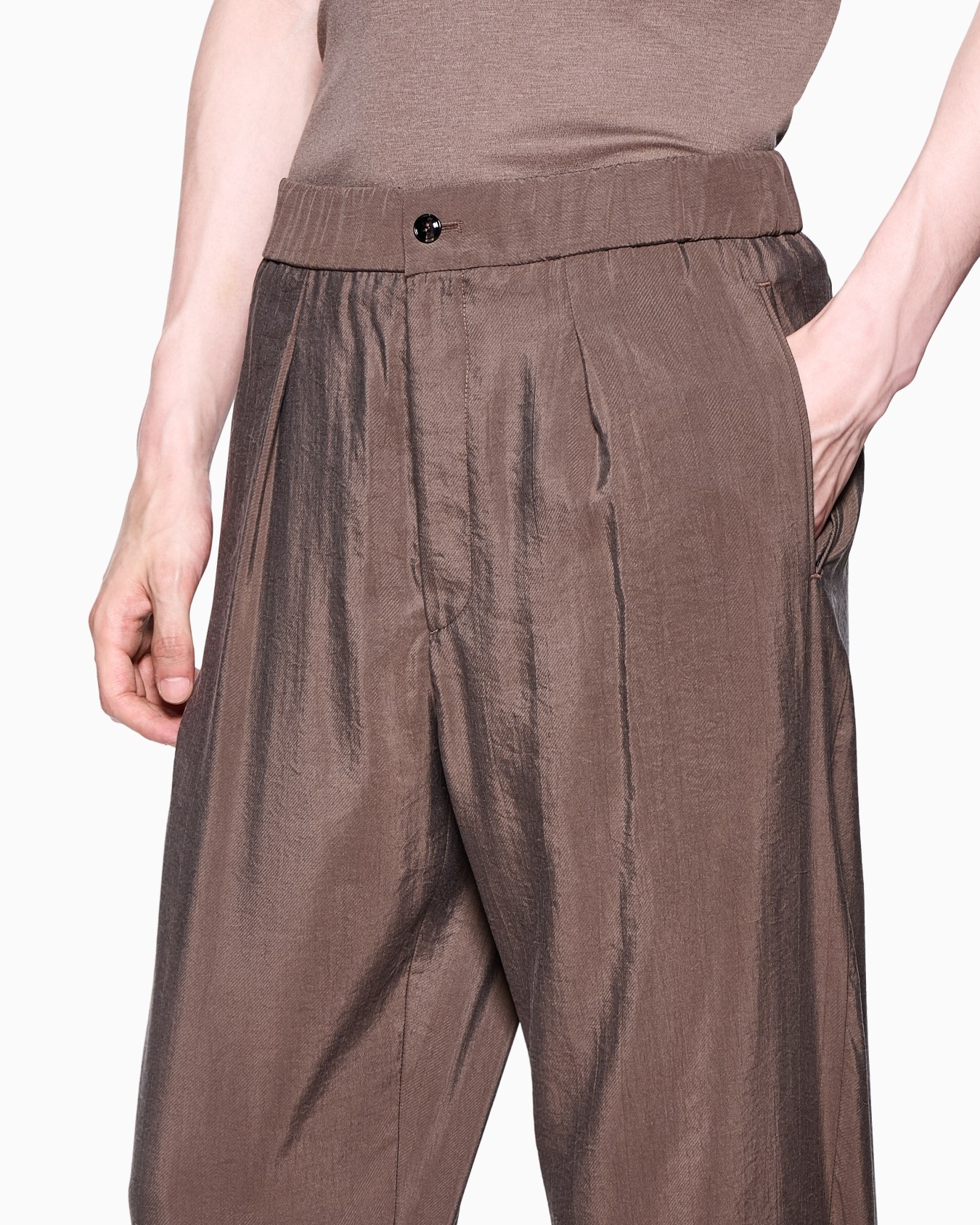 Pantalones con una pinza en mezcla de seda lavada Diapositiva 4