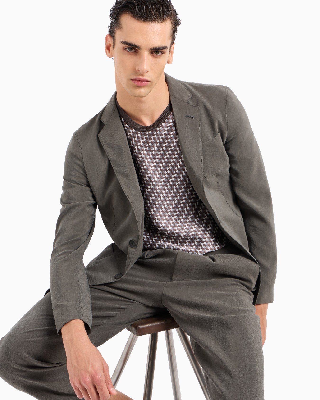 Washed, silk-blend, single-pleat trousers Slide 5