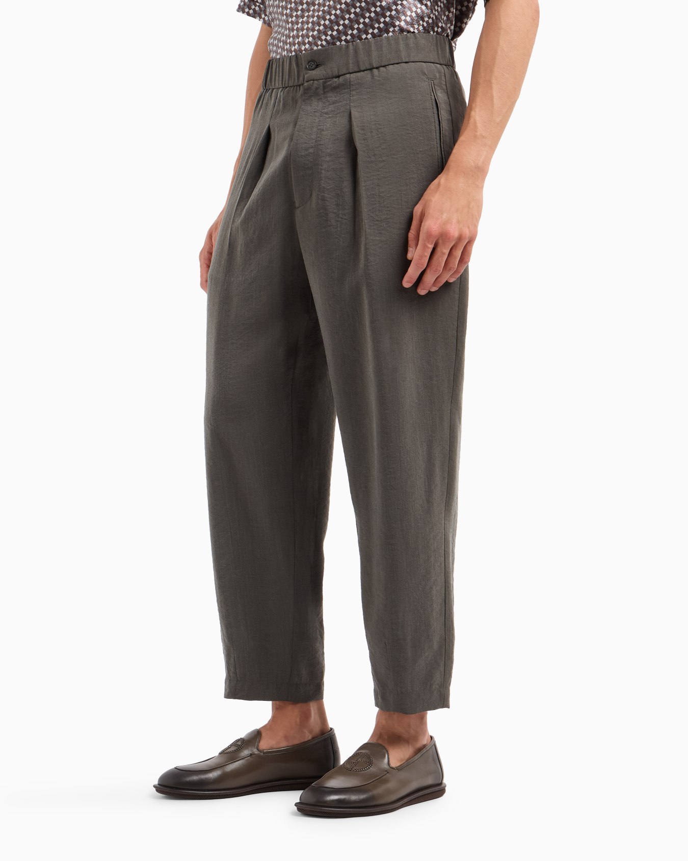 Washed, silk-blend, single-pleat trousers Slide 3