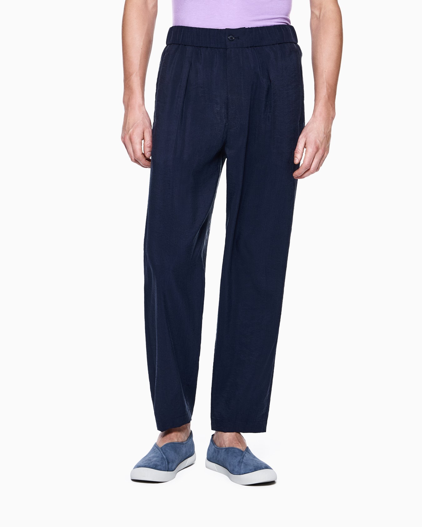 Pantaloni a una pince in misto seta lavata Slide 3