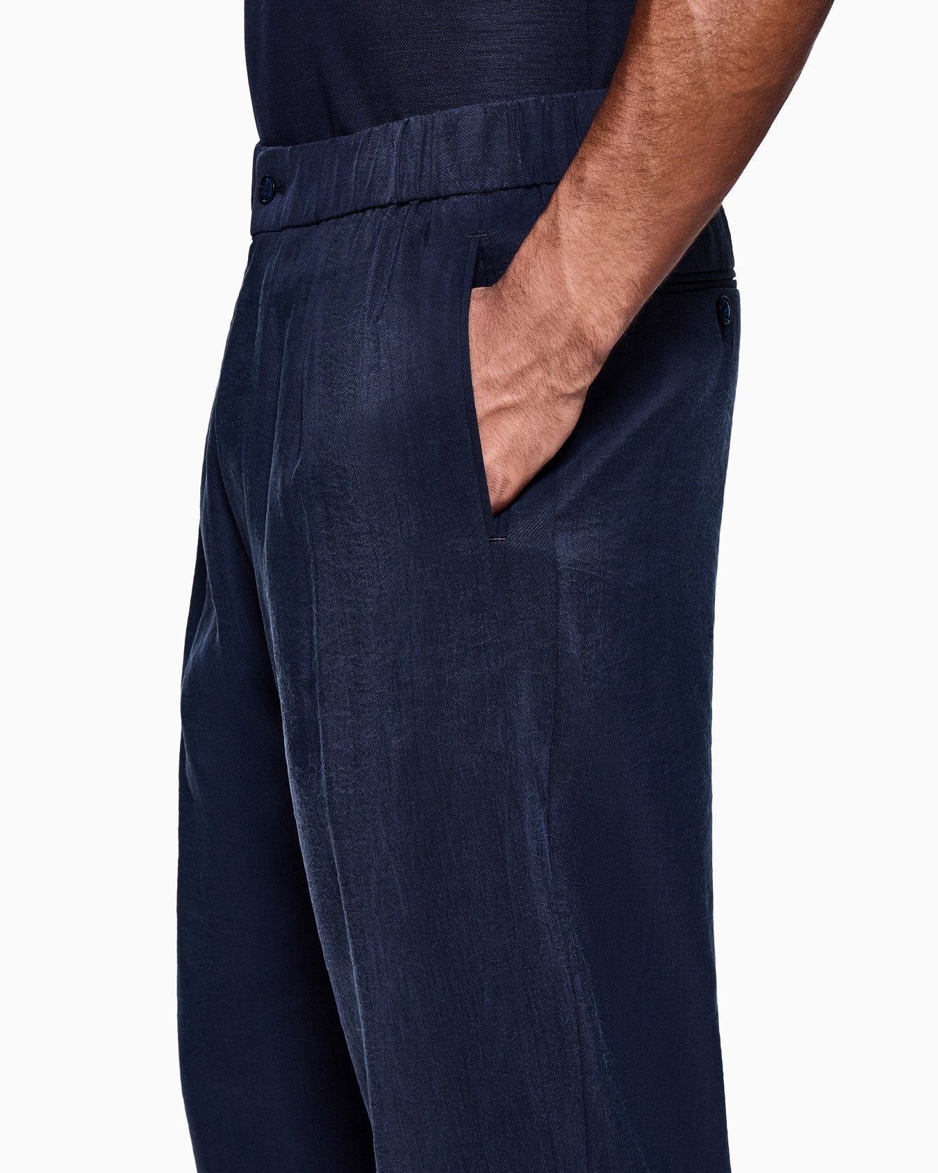 Pantaloni a una pince in misto seta lavata Slide 4