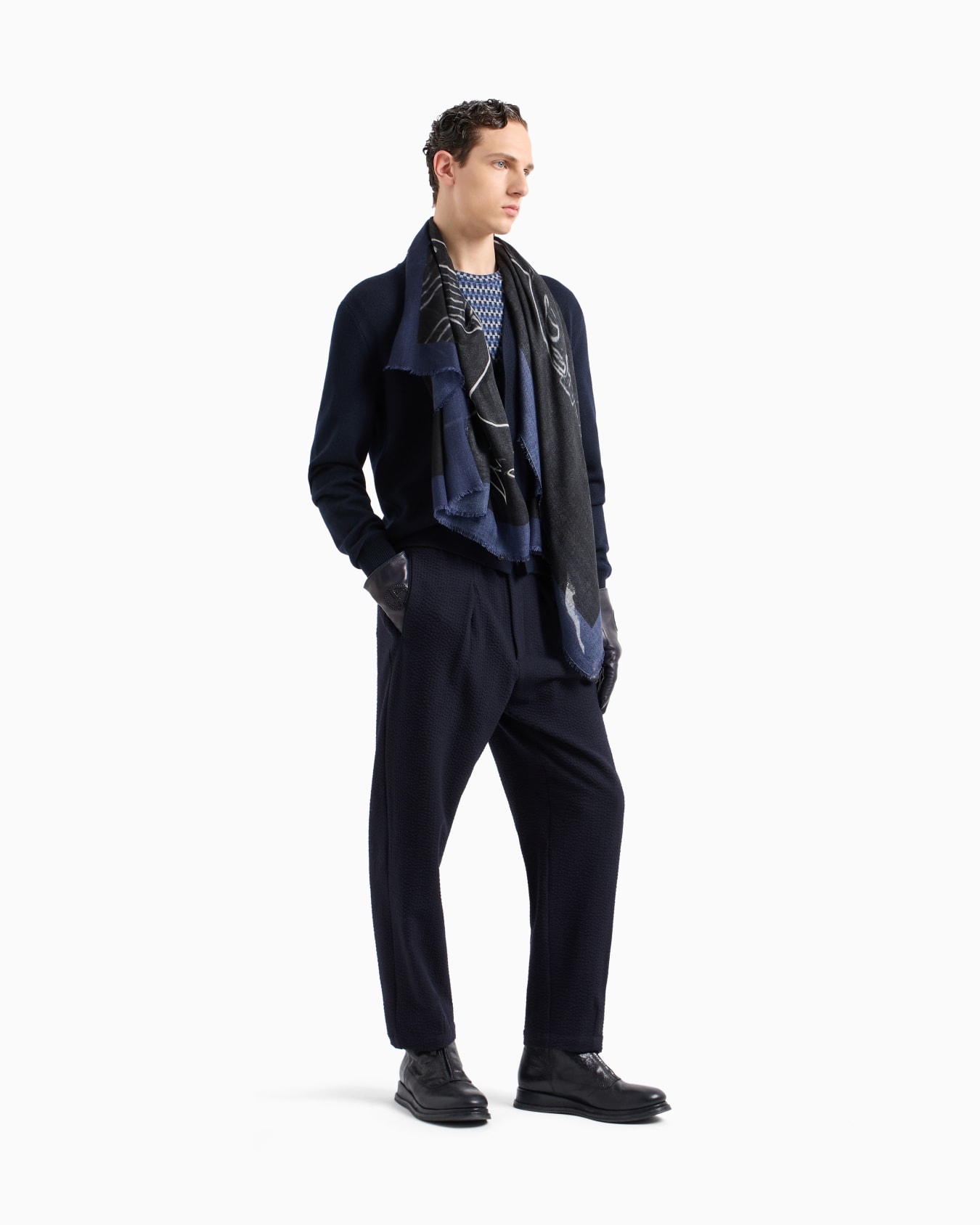 Single-pleat, virgin wool and cashmere seersucker trousers Slide 2