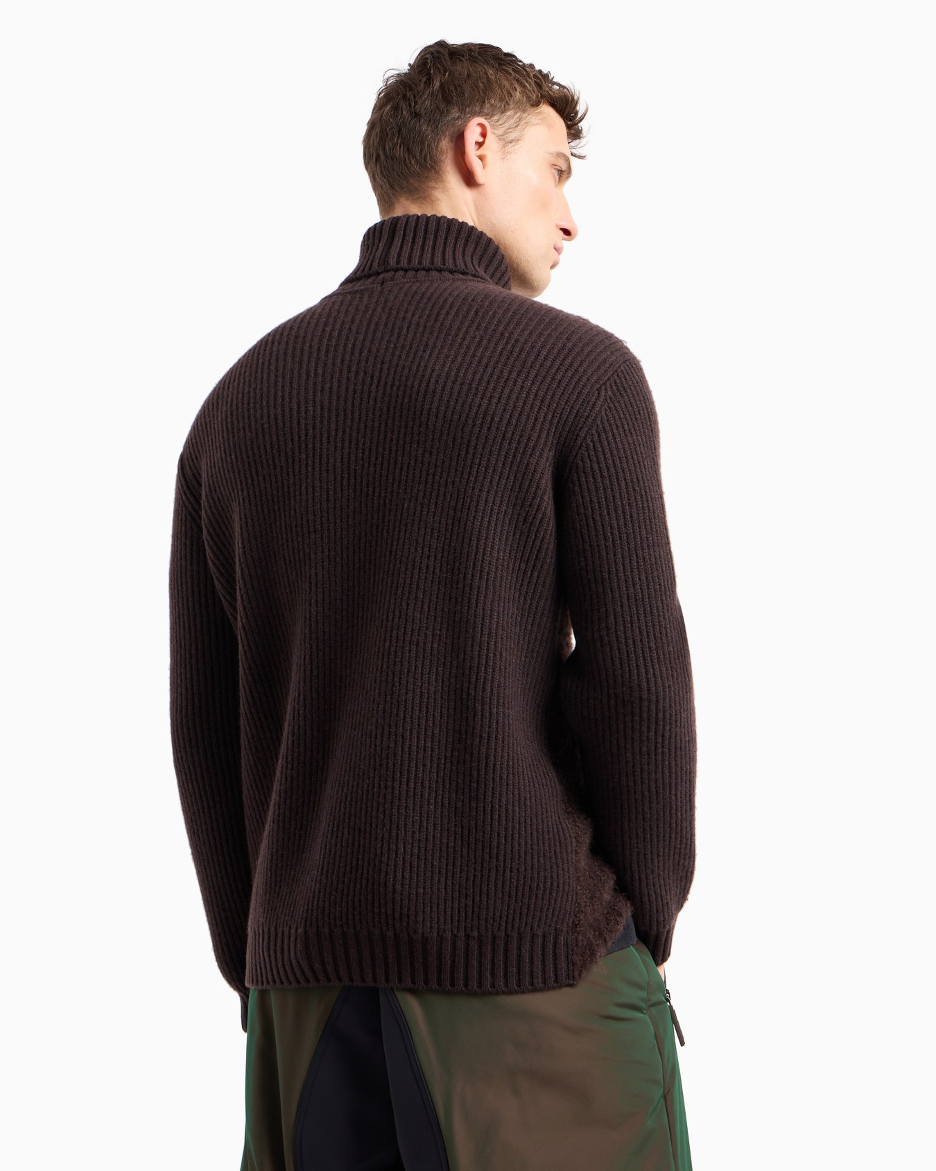Pullover mit hohem Kragen aus Kaschmir, Wolle und Seide in Bouclé-Optik Folie 2