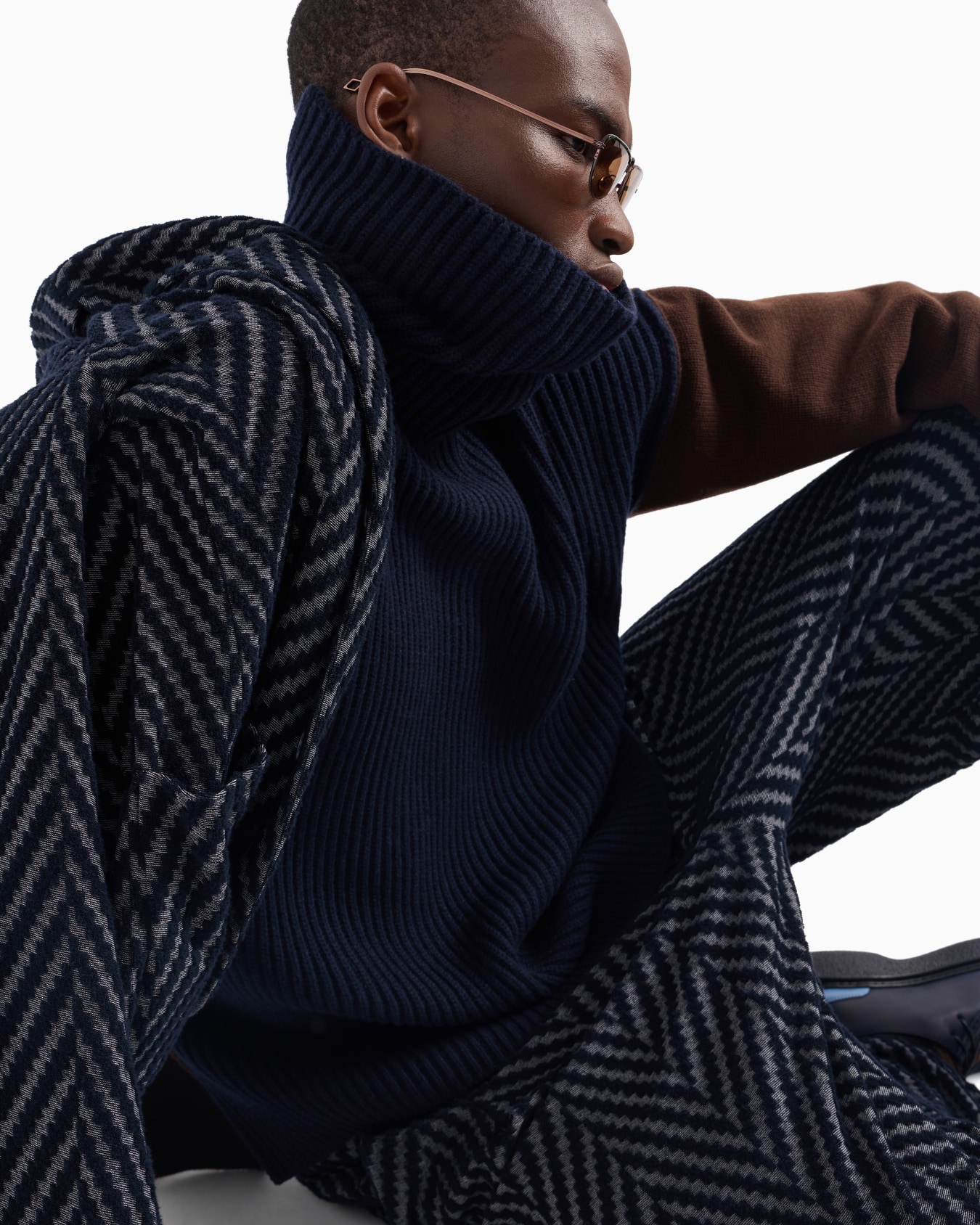 Giorgio Armani Neve two-tone turtleneck jumper in virgin wool and cashmere Slide 6