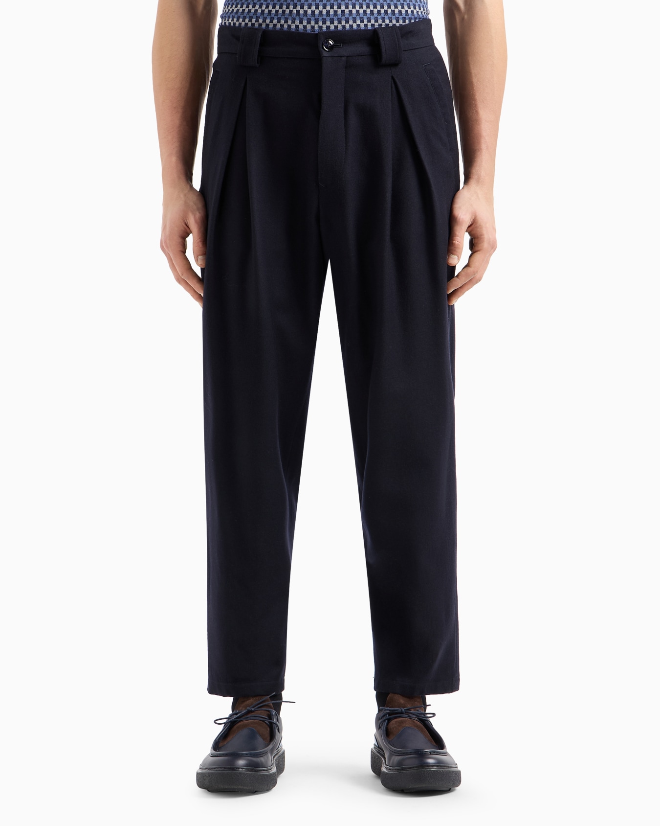 Pantalon à pince simple en tissu de laine léger Diapositive 1