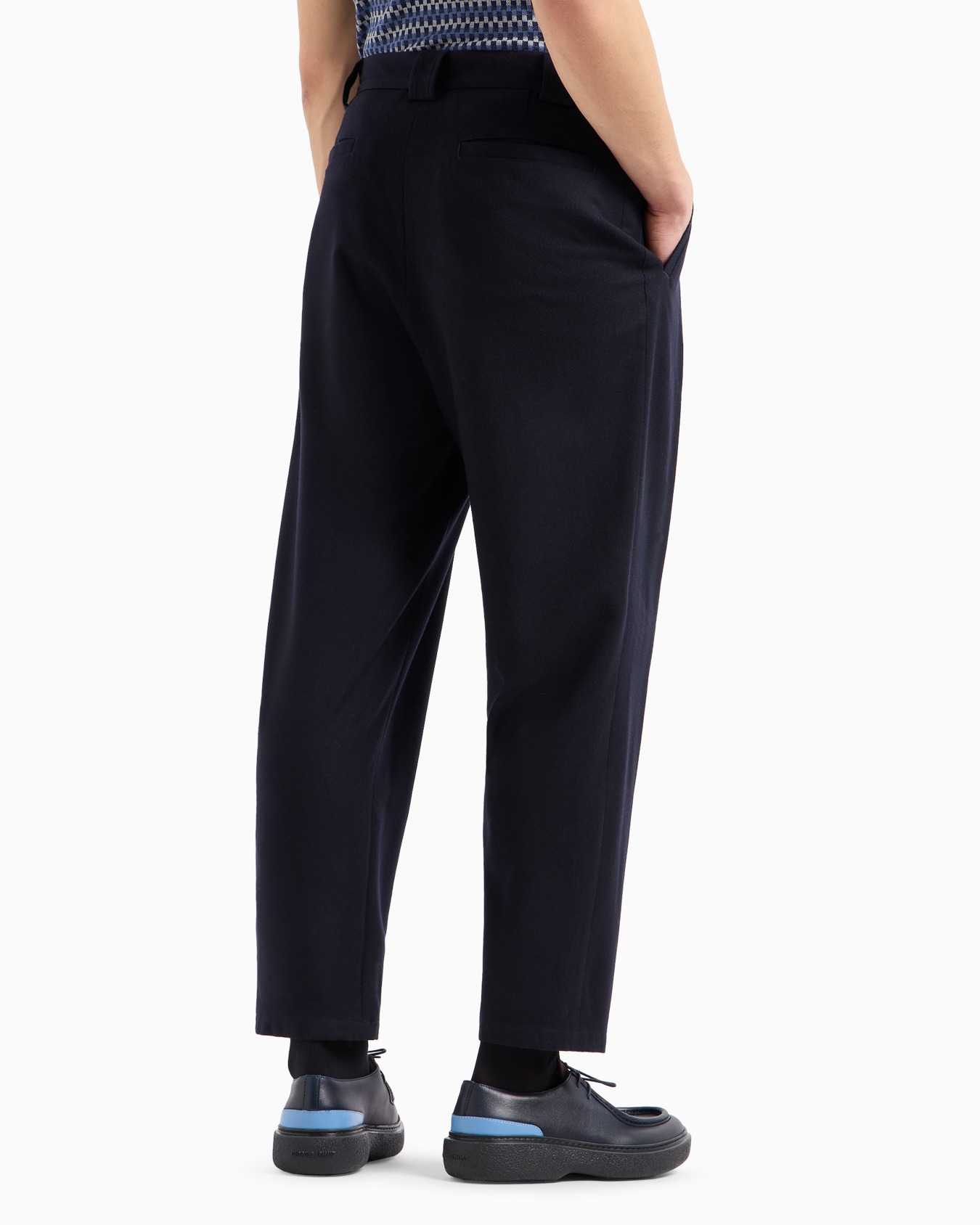 Pantalon à pince simple en tissu de laine léger Diapositive 2