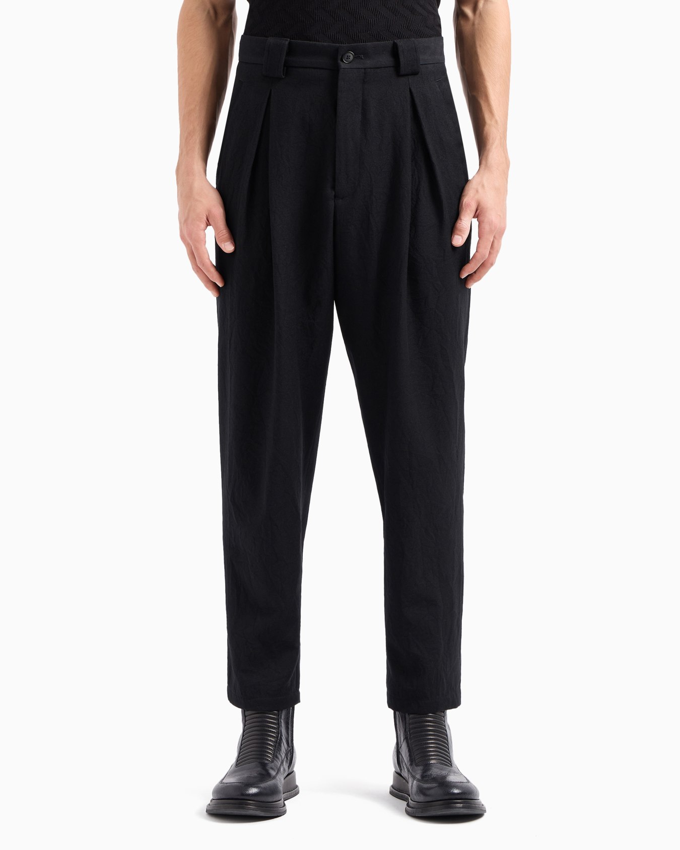 Single-pleat, crinkle wool flannel trousers Slide 2