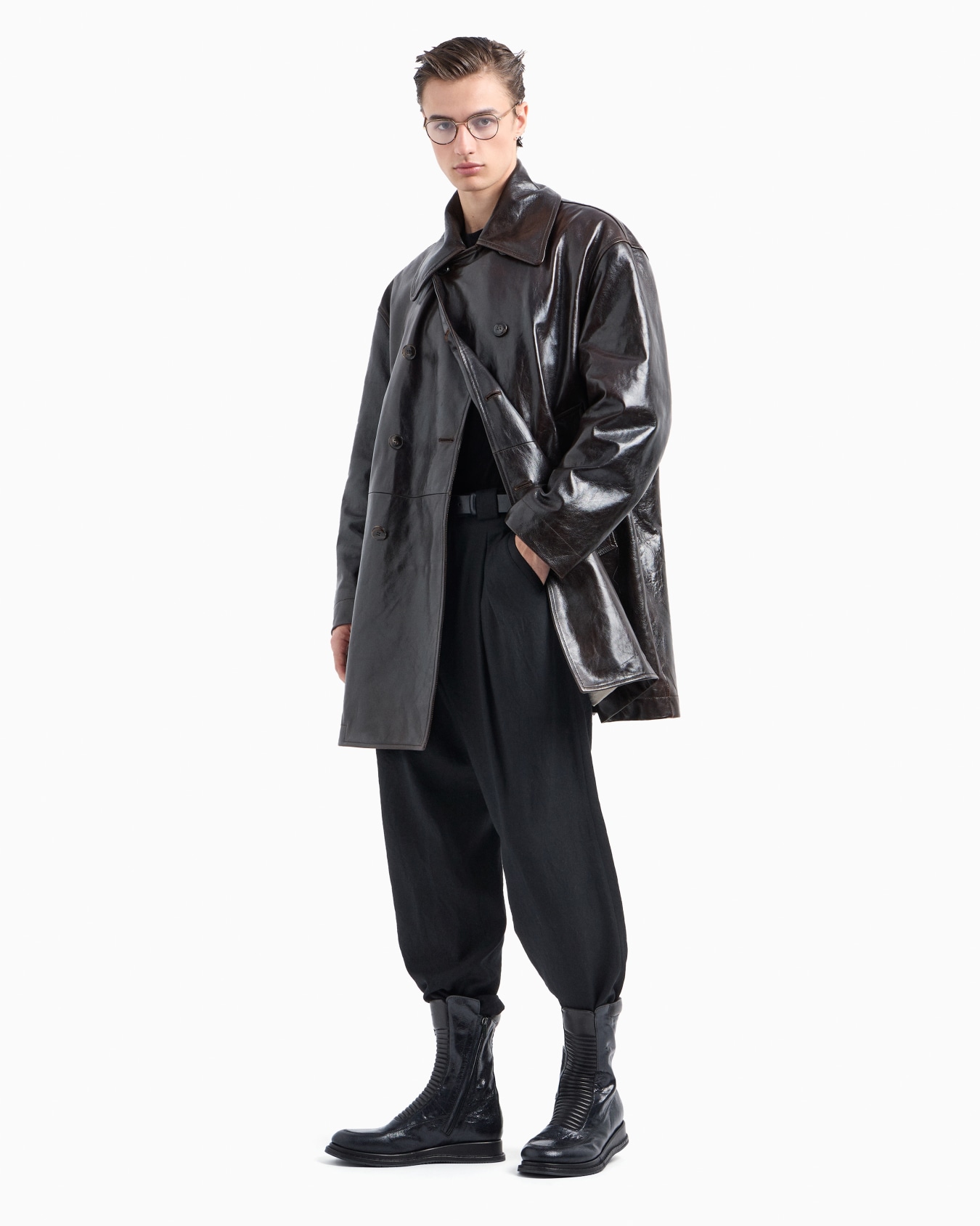 Single-pleat, crinkle wool flannel trousers Slide 4