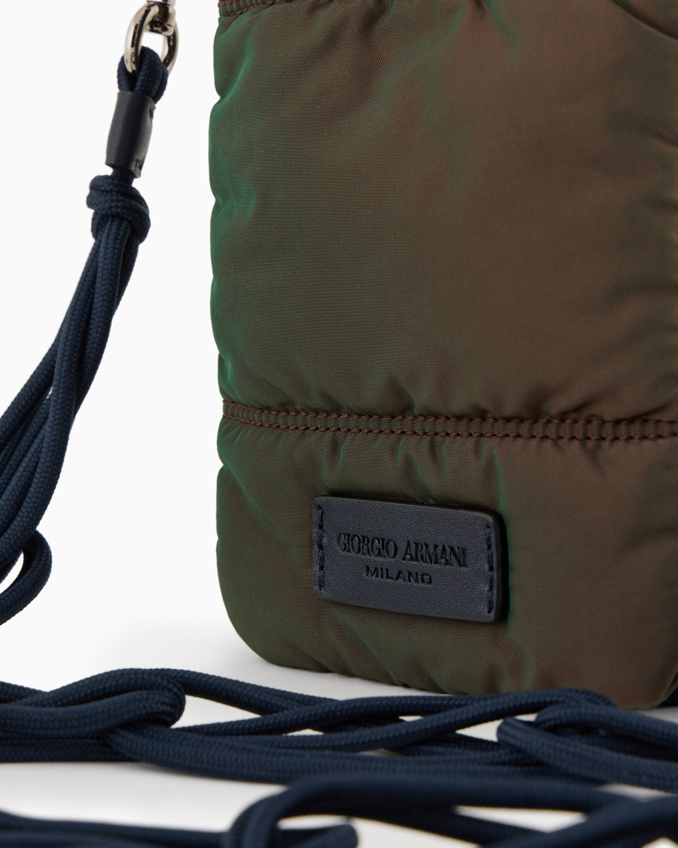 ジョルジオ アルマーニ ネーヴェ 携帯電話ホルダー レザー／イリデセントナイロン スライドする 4