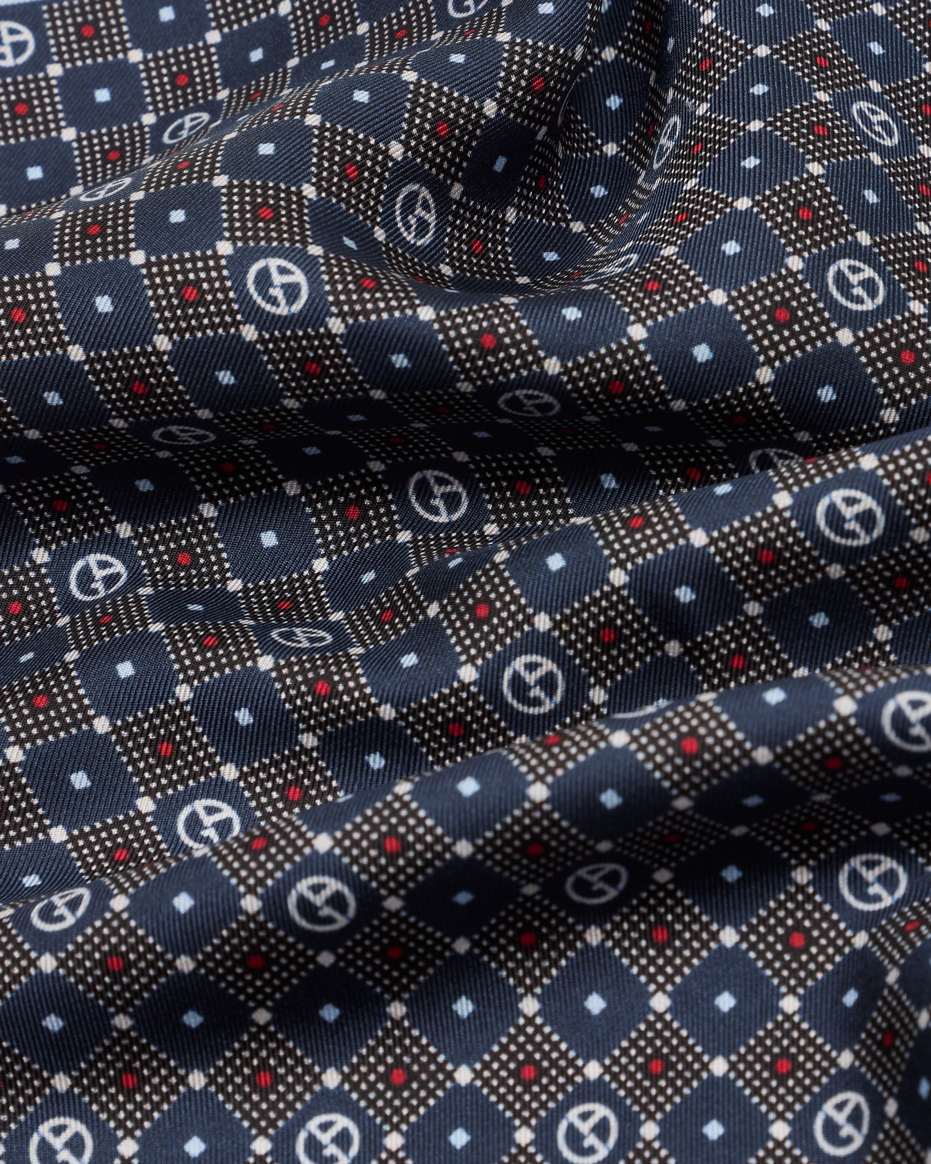 Printed silk pocket square Slide 1