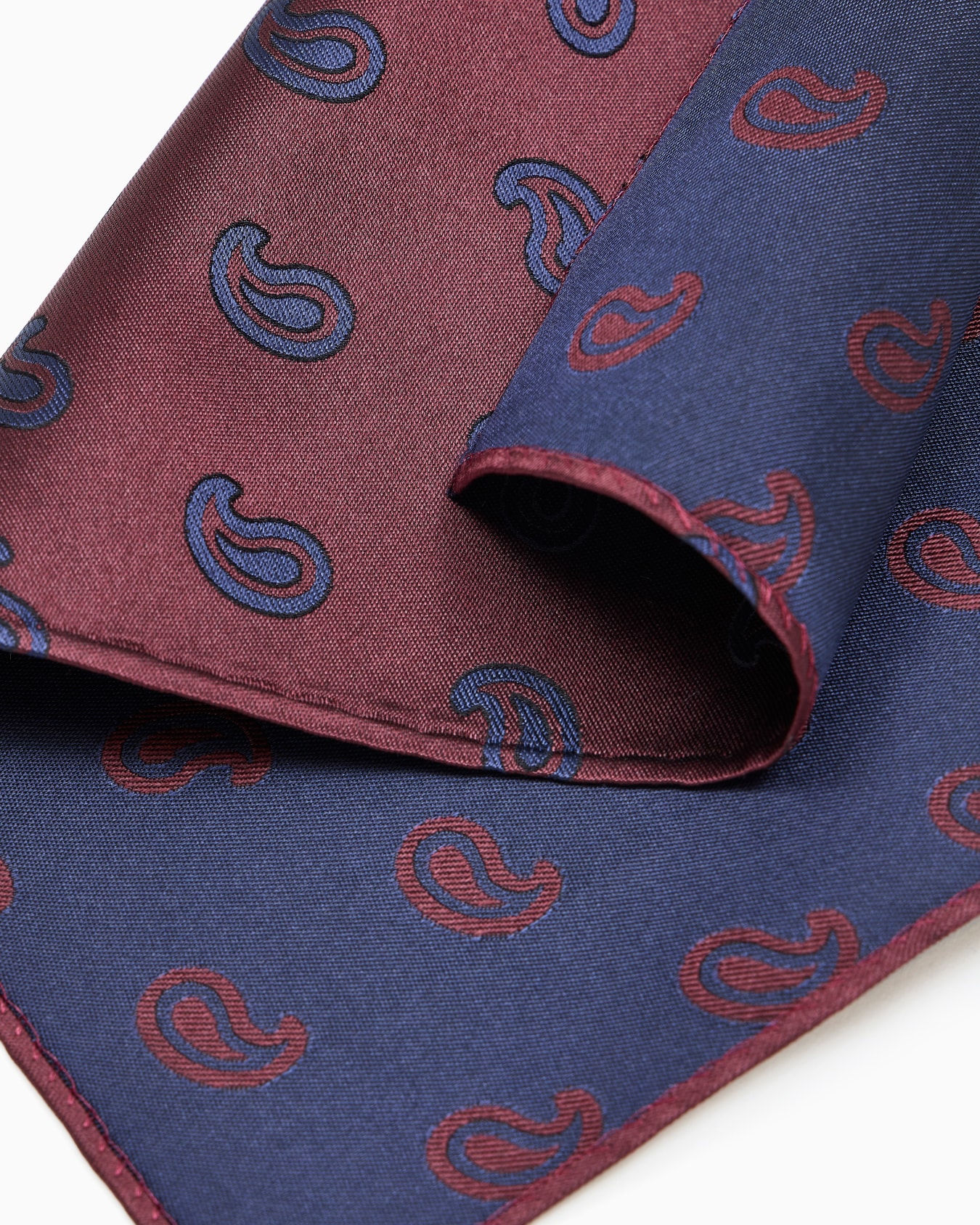 Jacquard silk pocket square Slide 1